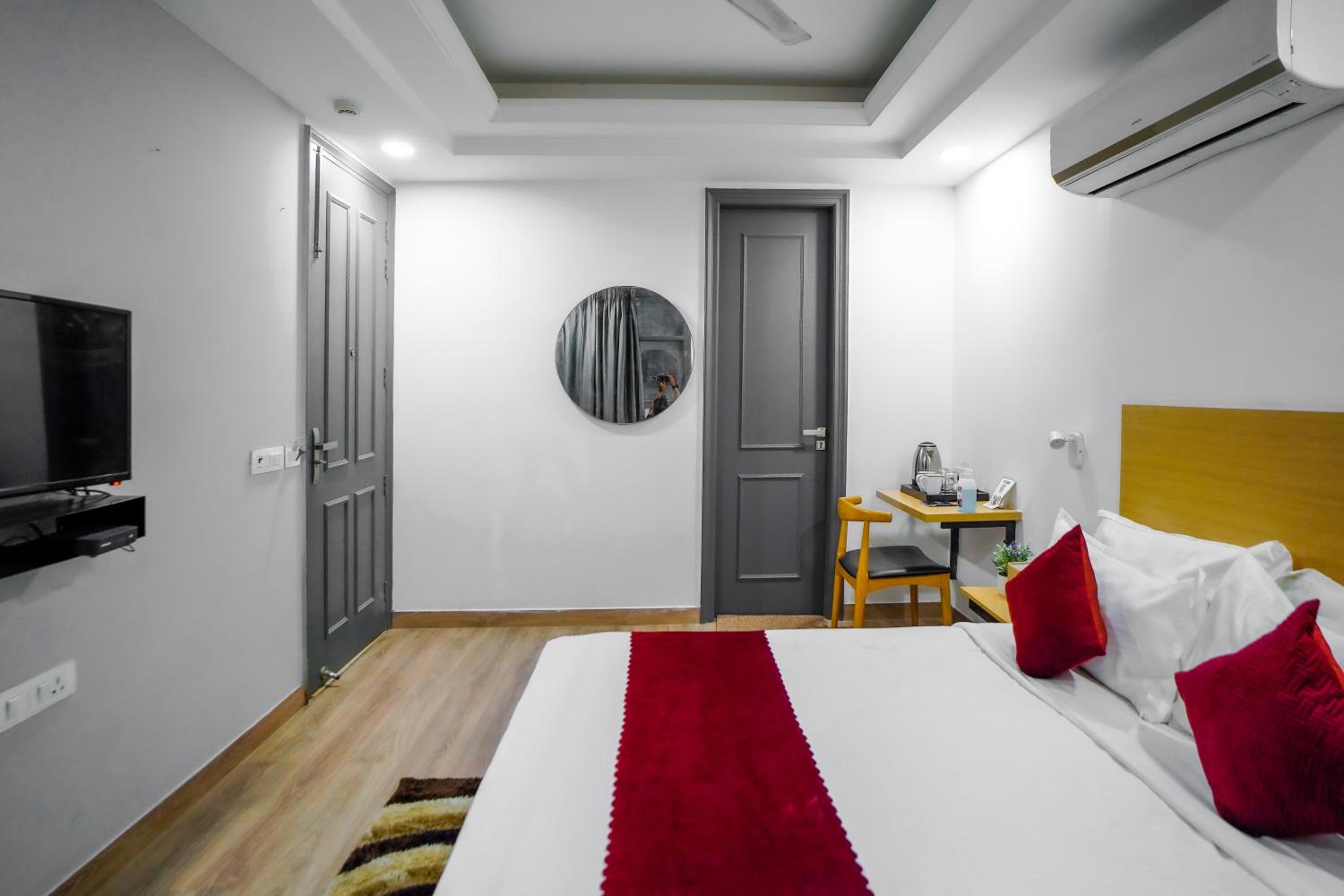 Deluxe Room - Photo 11