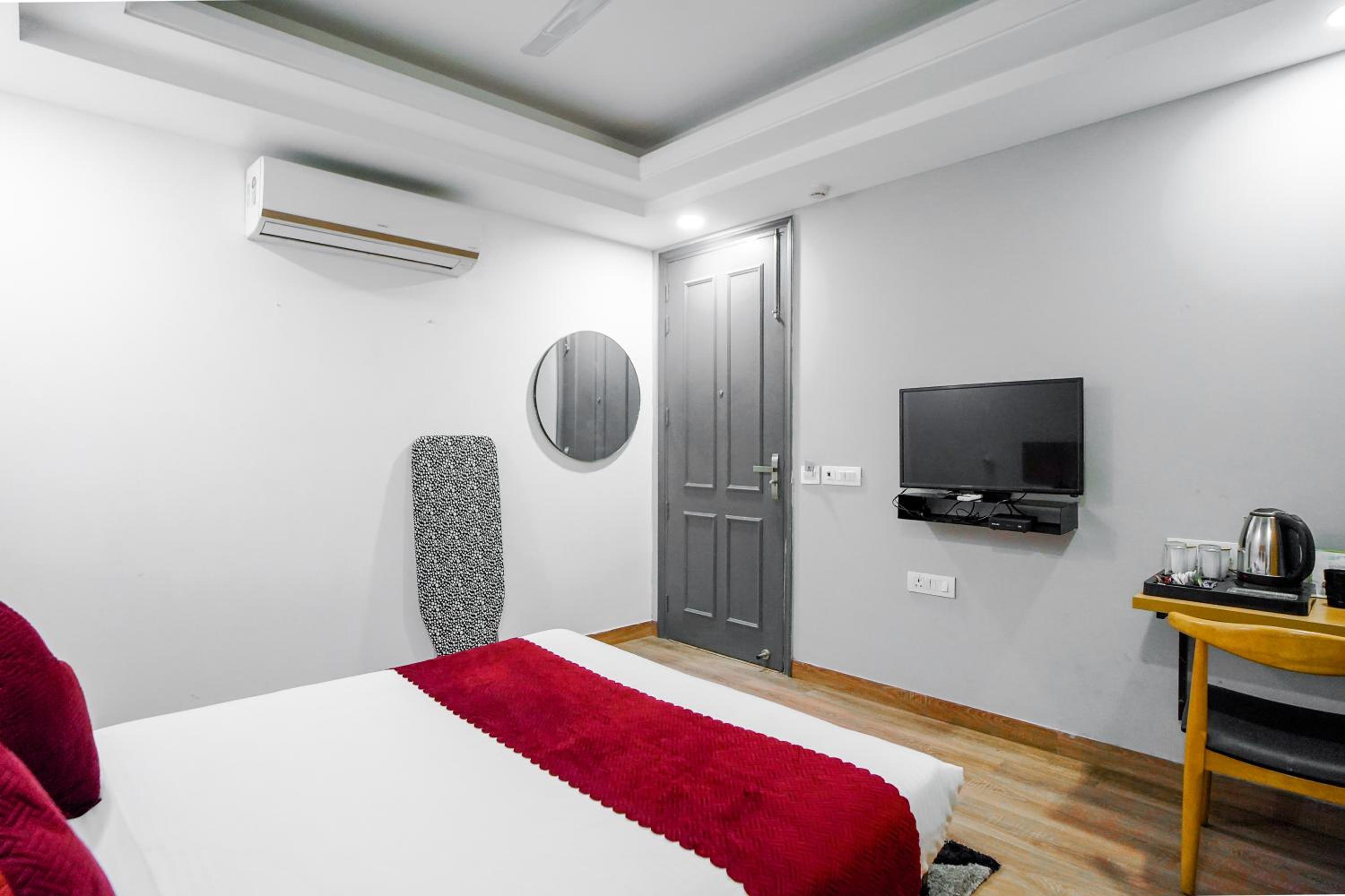 Deluxe Room - Photo 12