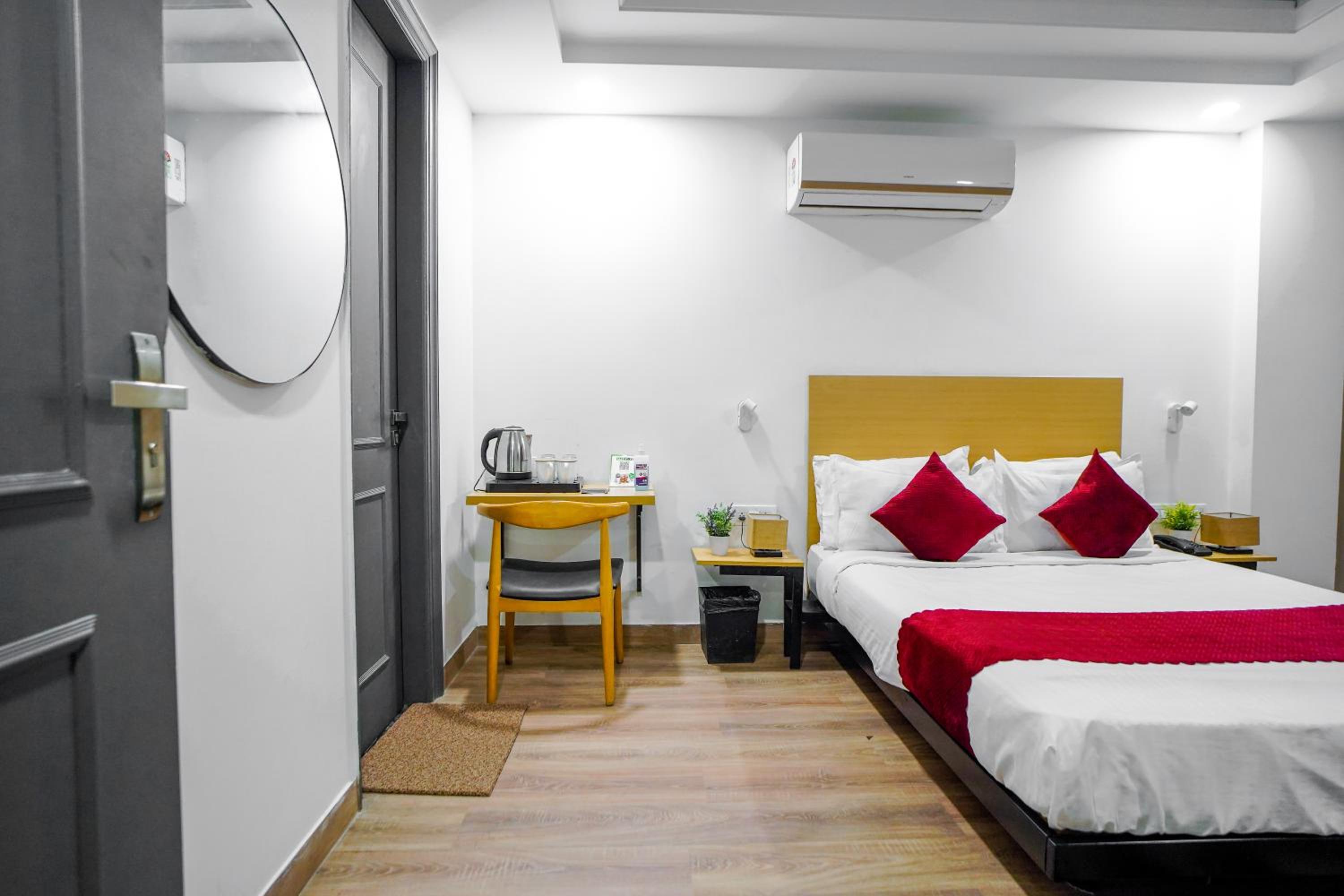 Deluxe Room - Photo 7