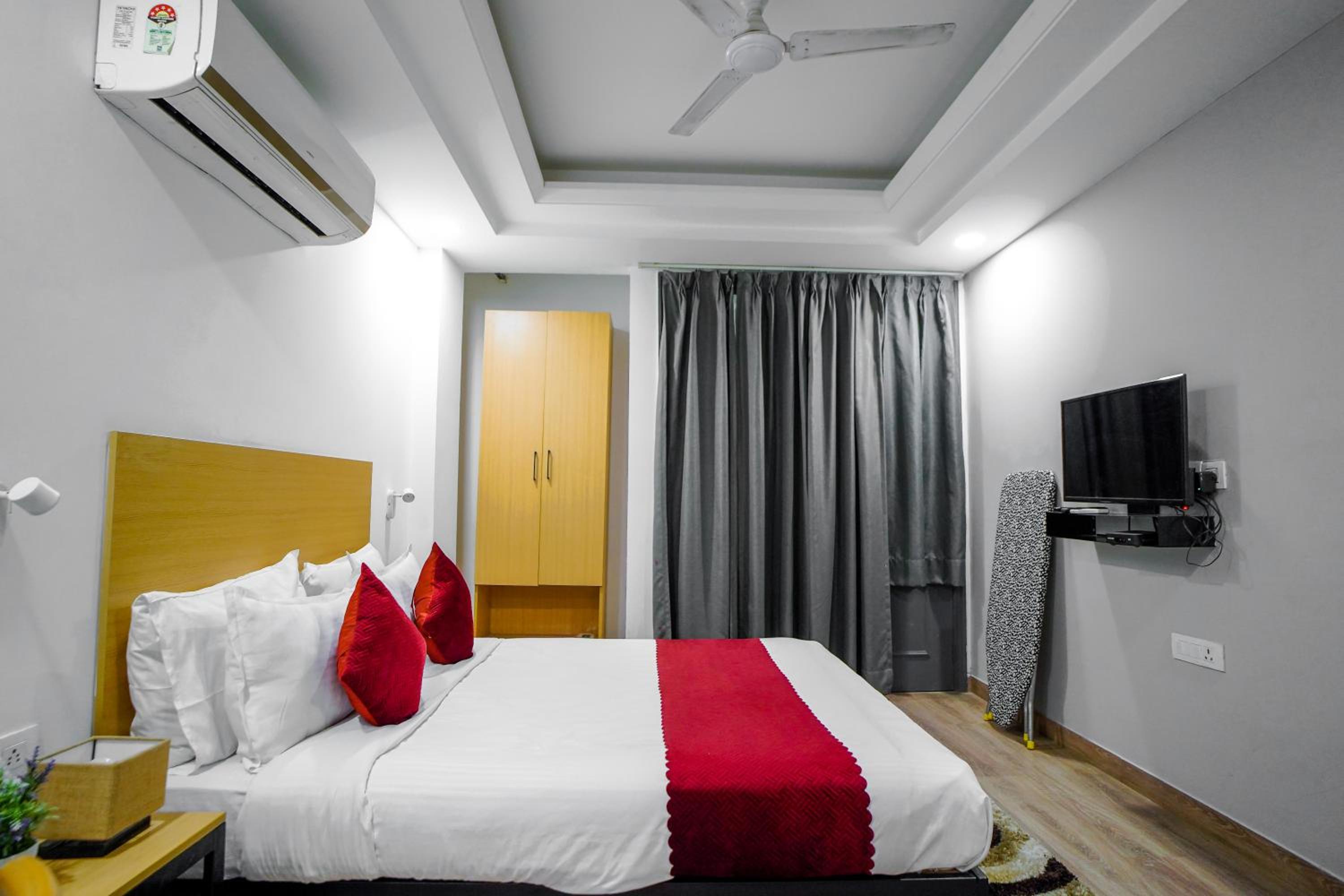 Deluxe Room - Photo 9