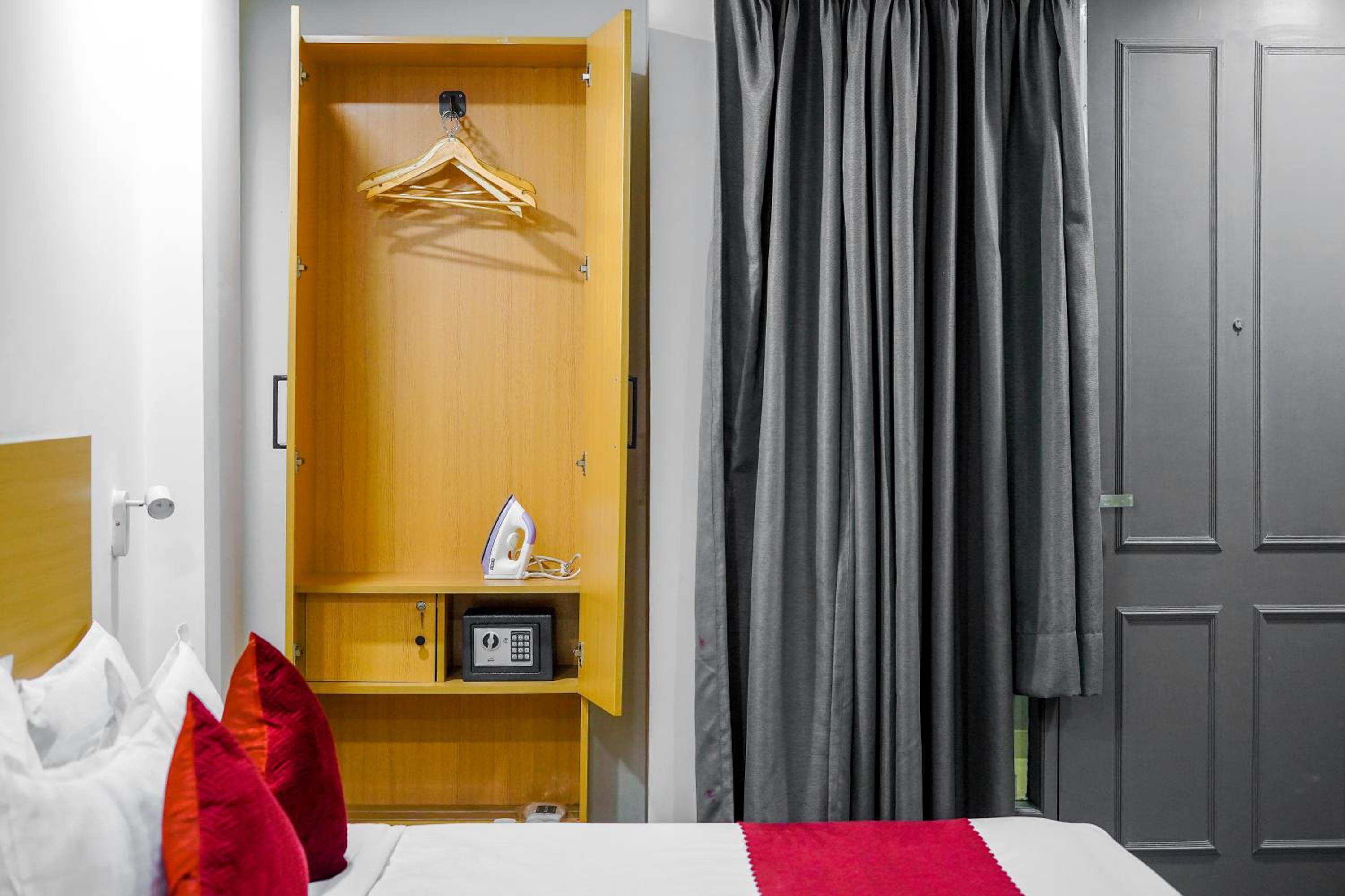 Deluxe Room - Photo 5