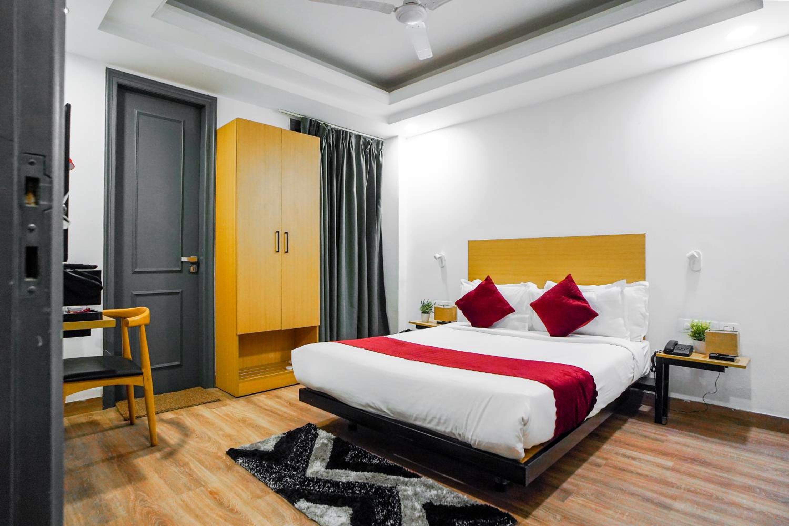 Deluxe Room - Photo 15