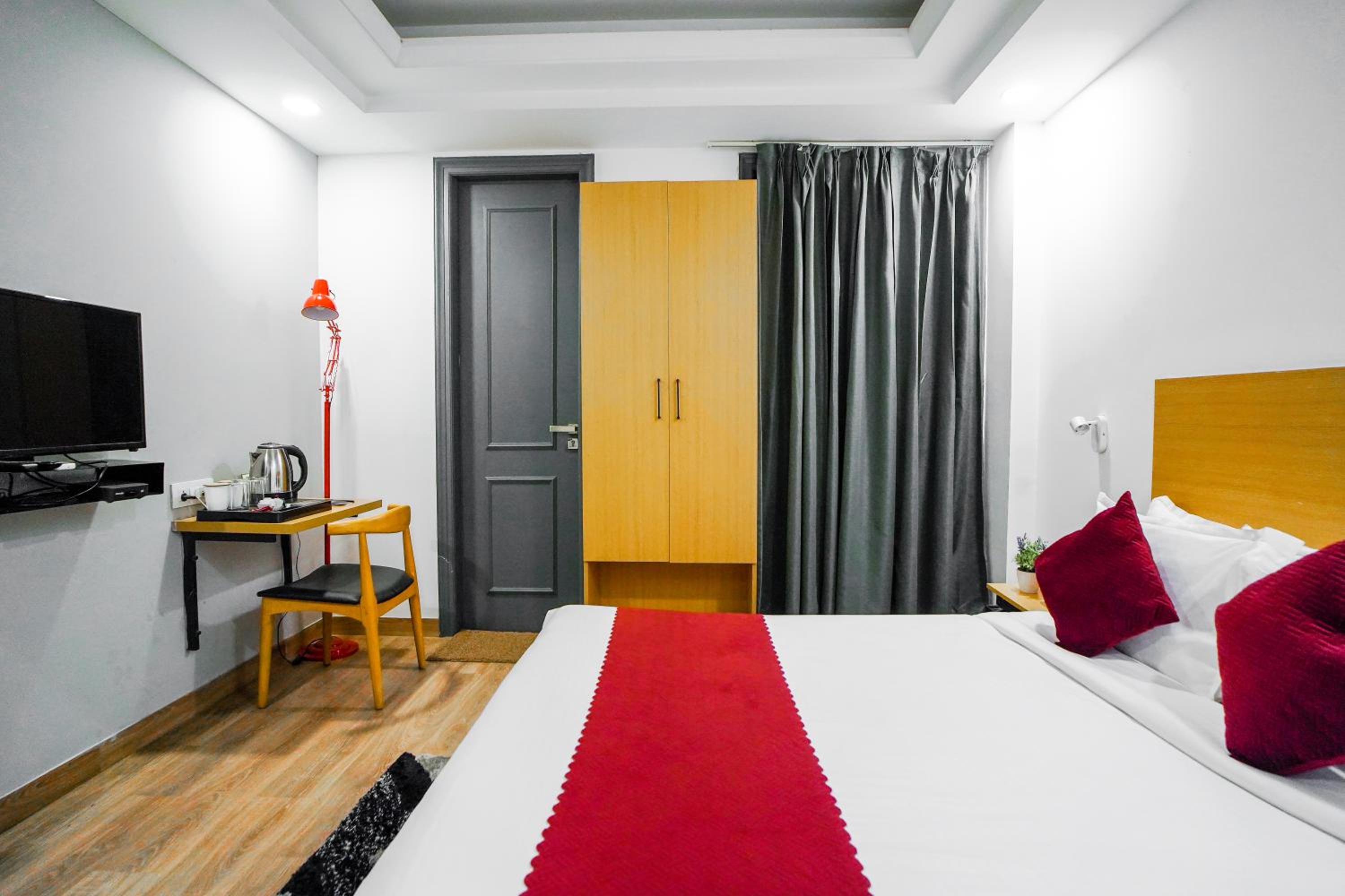 Deluxe Room - Photo 8