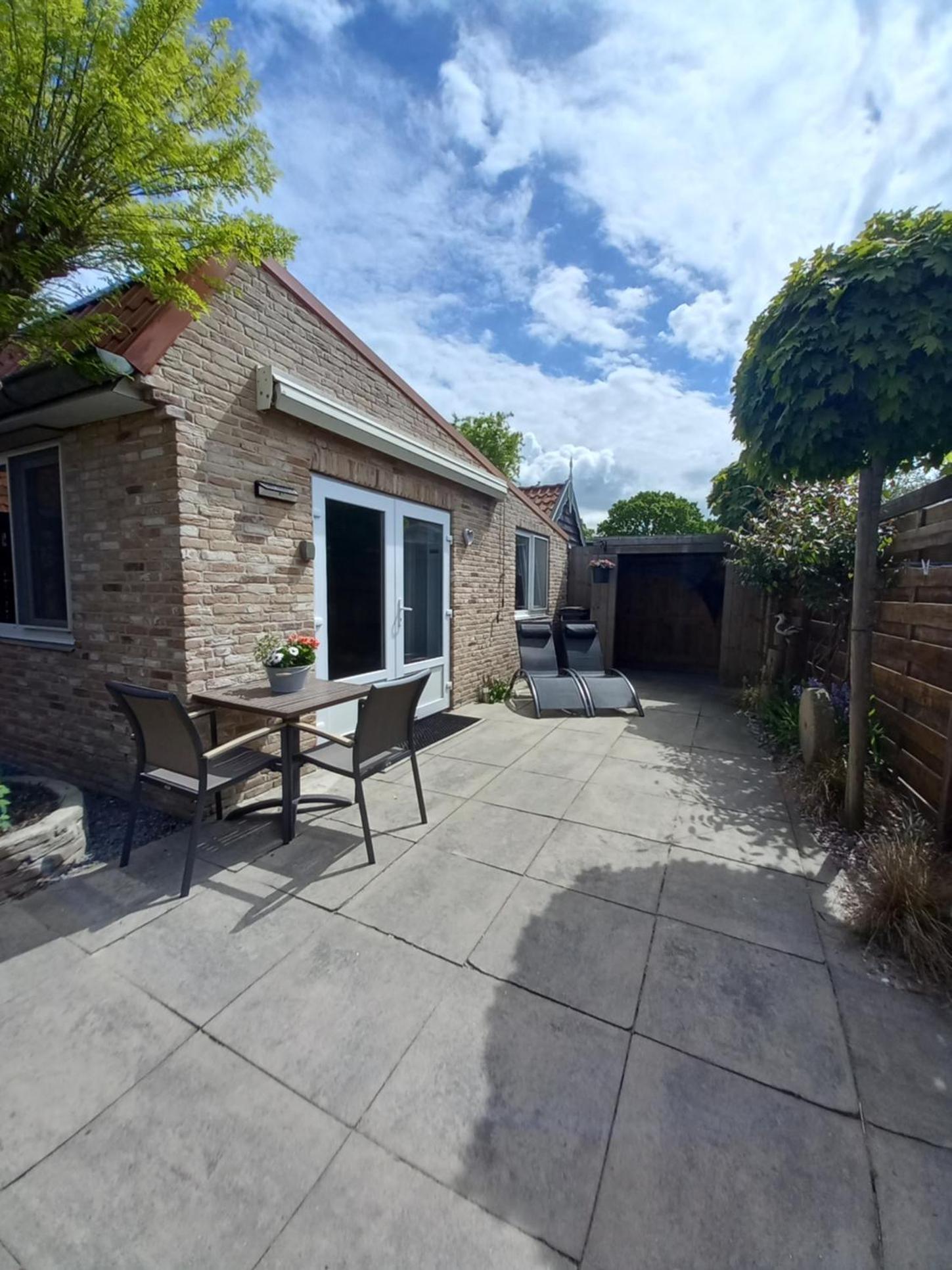 One-Bedroom House photo 2