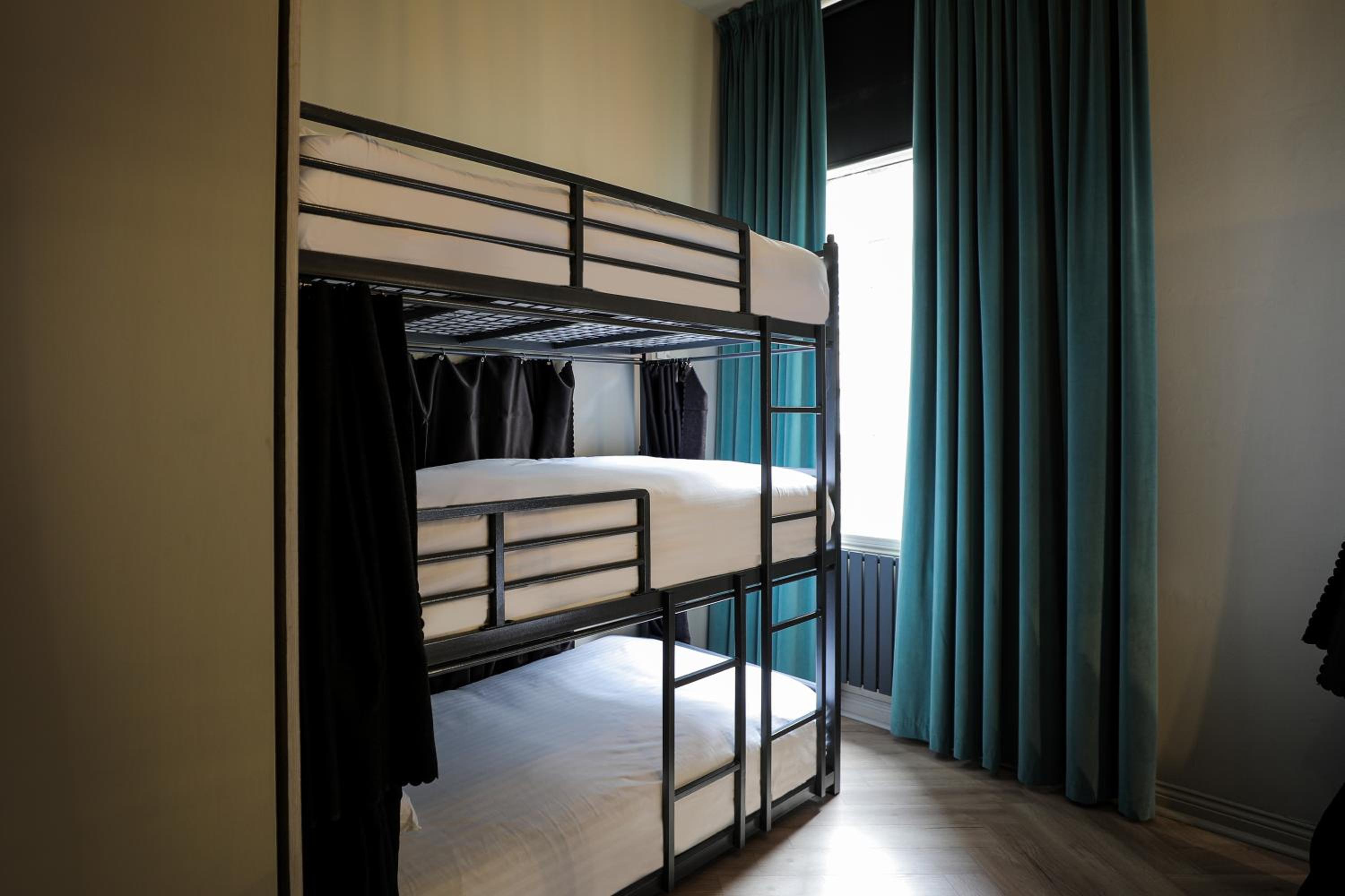Premium Private Full Dorm for 6 people