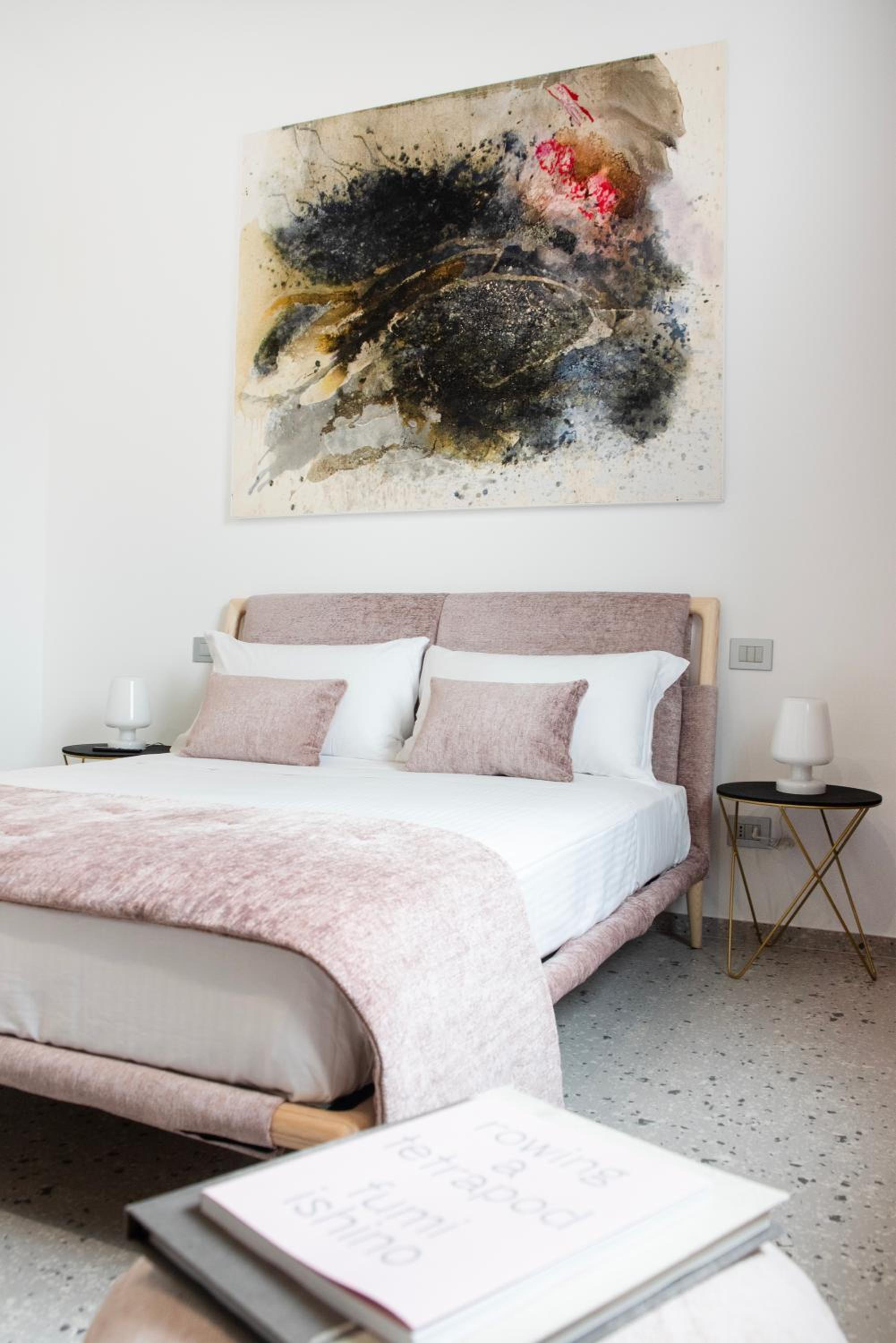 Deluxe Queen Room - Photo 19