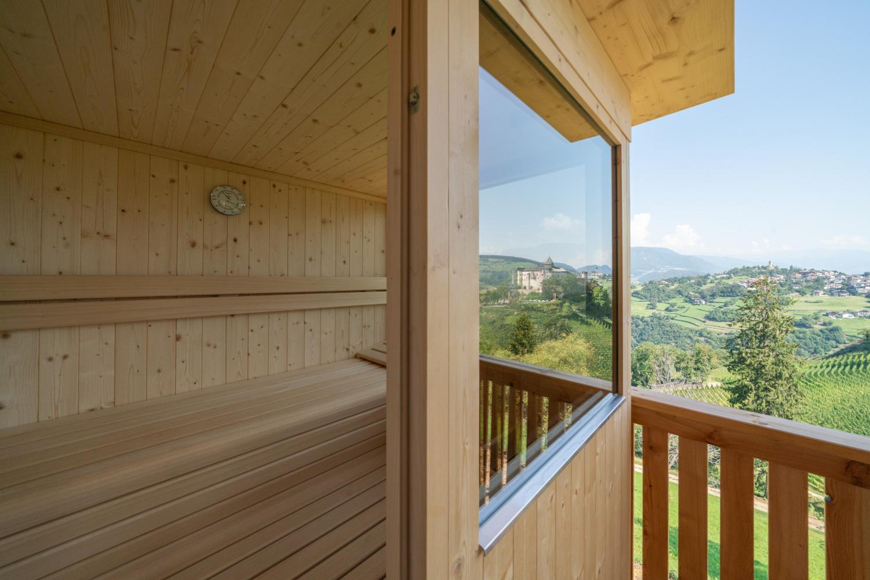 Two-Bedroom Deluxe Apartment with Garden View photo 2