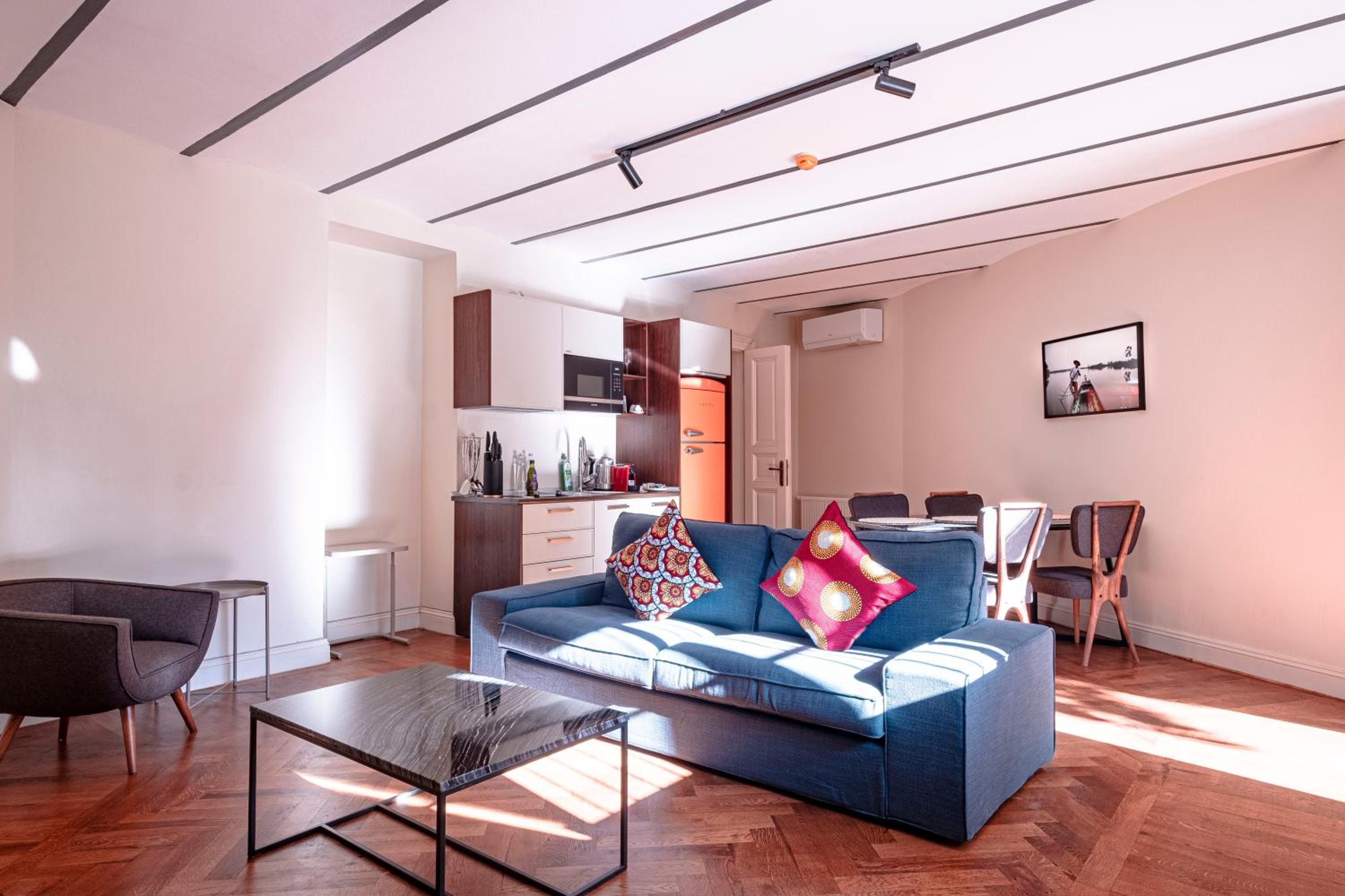 Deluxe One-Bedroom Apartment with Garden View photo 3