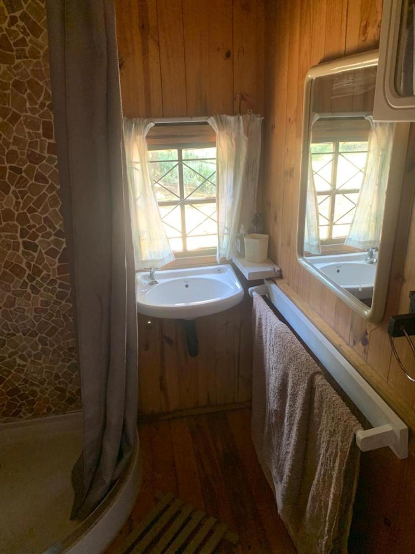 Budget Double Room - Photo 7