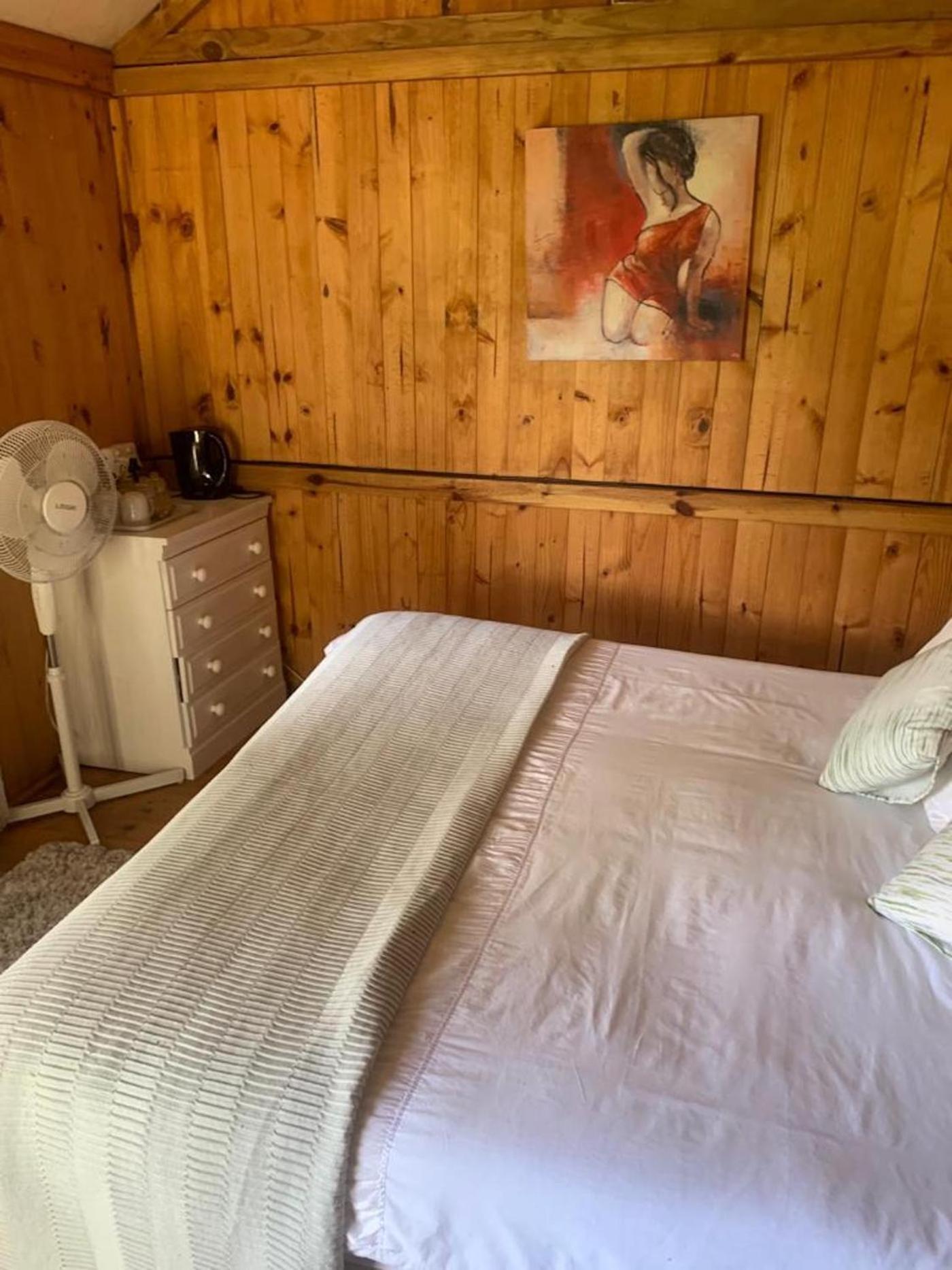 Budget Double Room - Photo 3