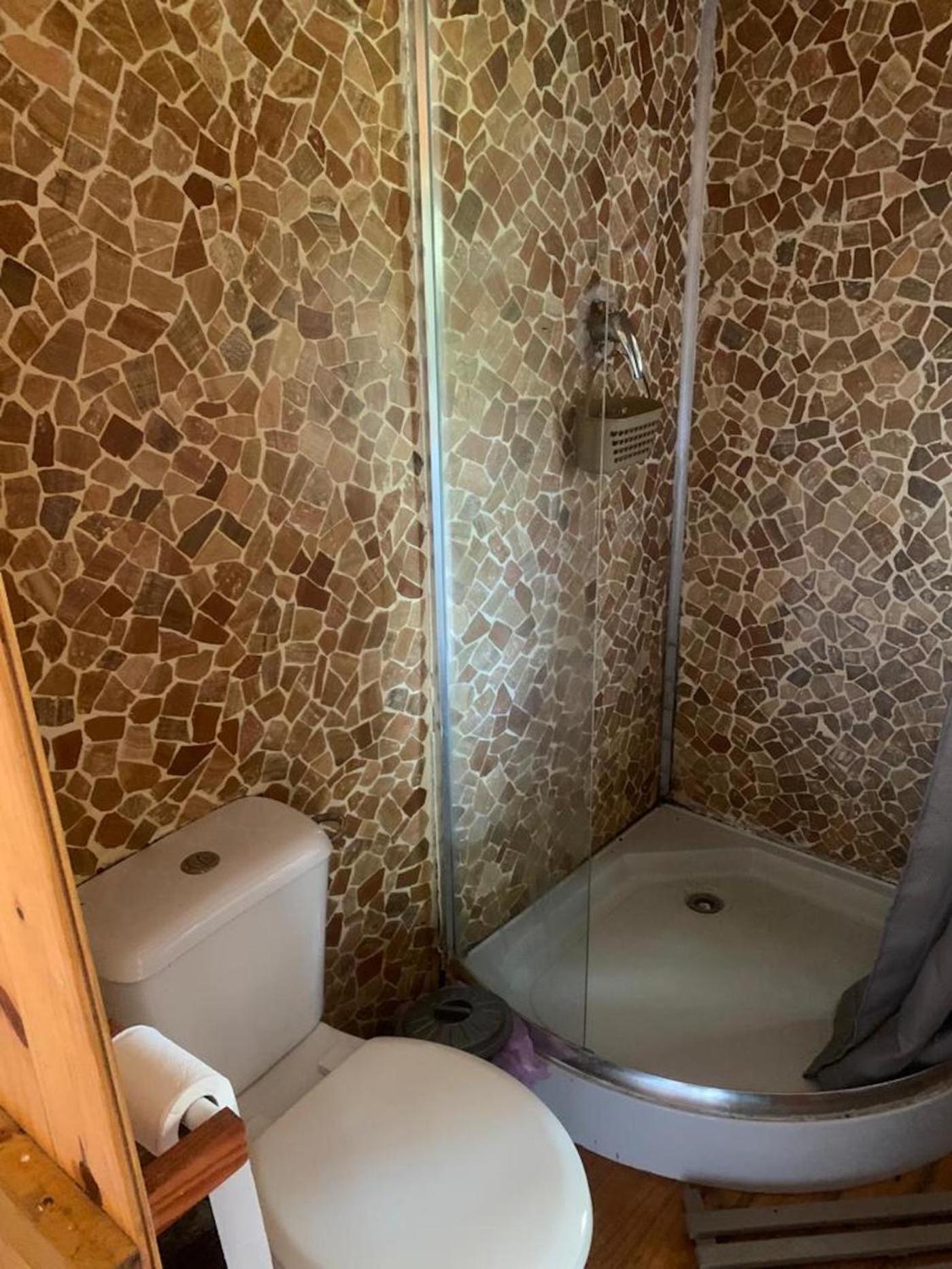 Budget Double Room - Photo 8