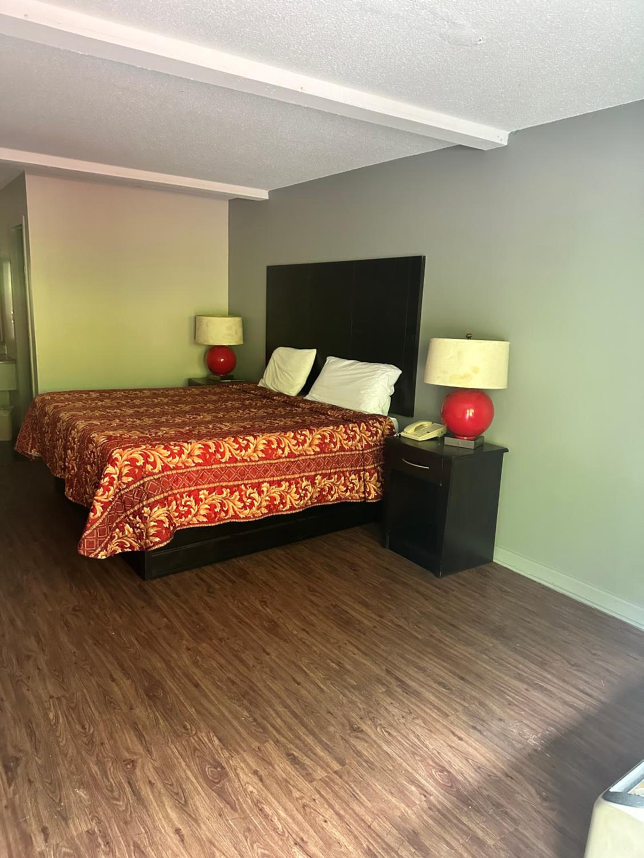 Standard King Room photo 1
