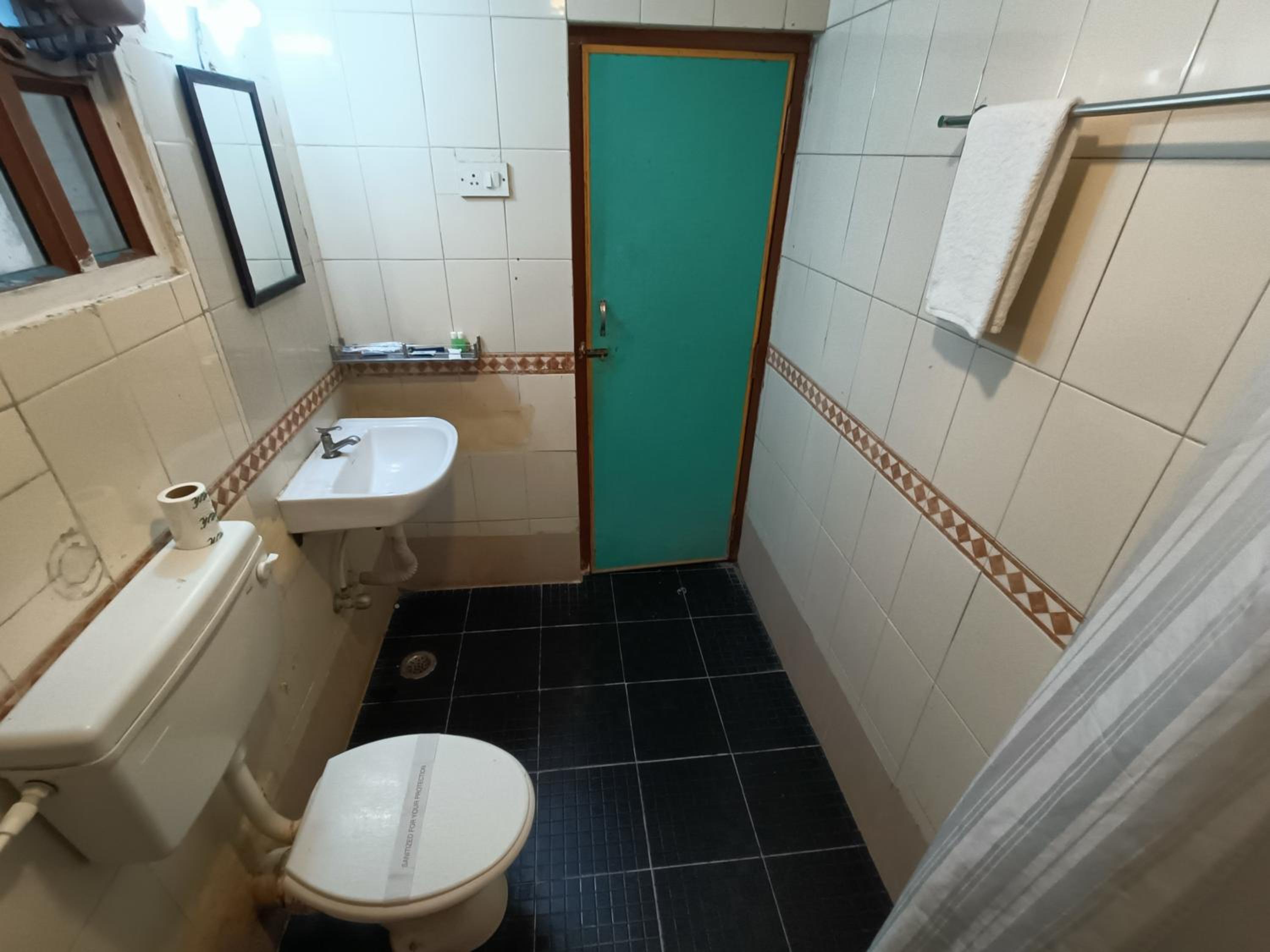 Deluxe Room - Photo 11