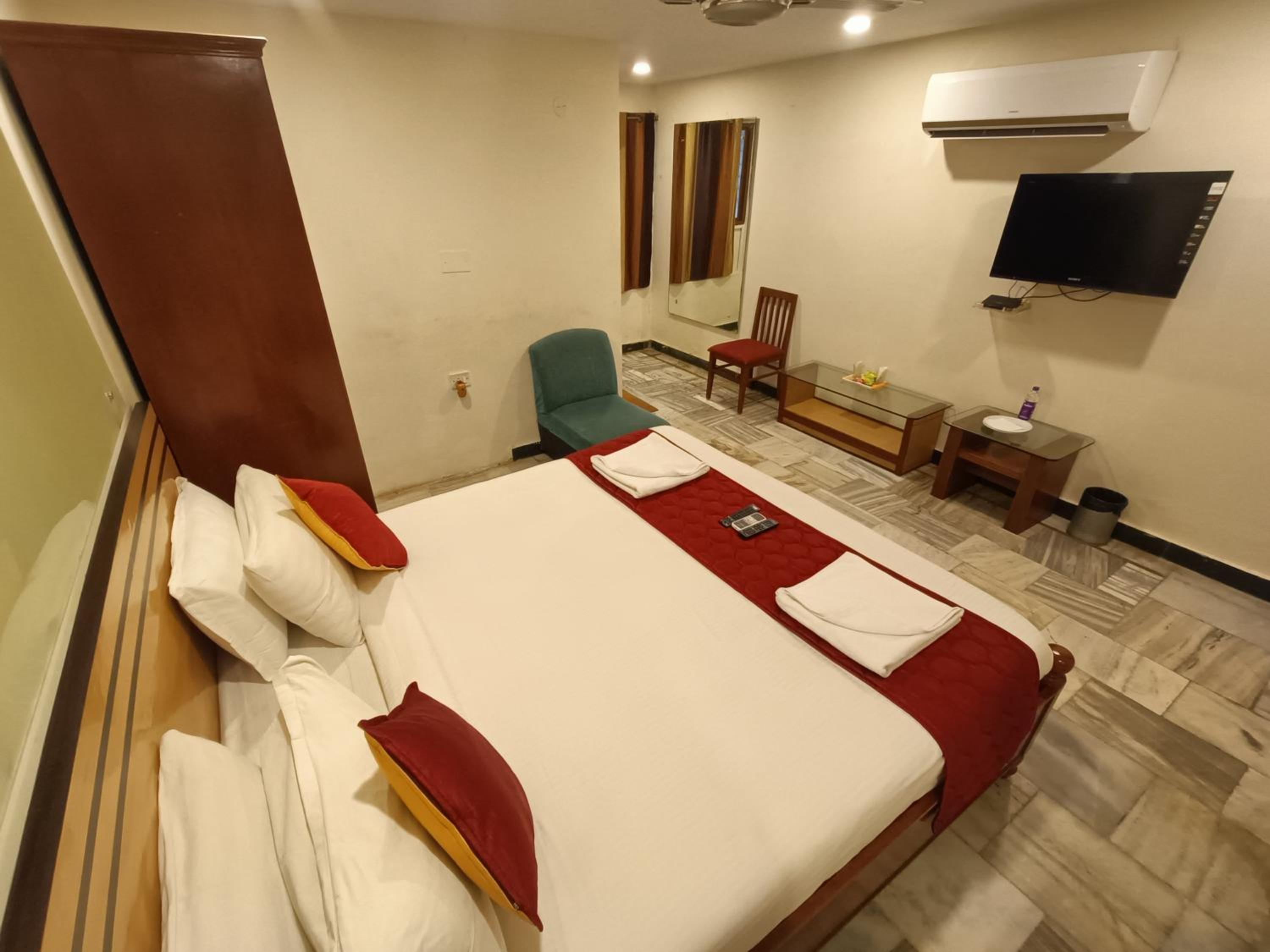 Deluxe Room - Photo 7