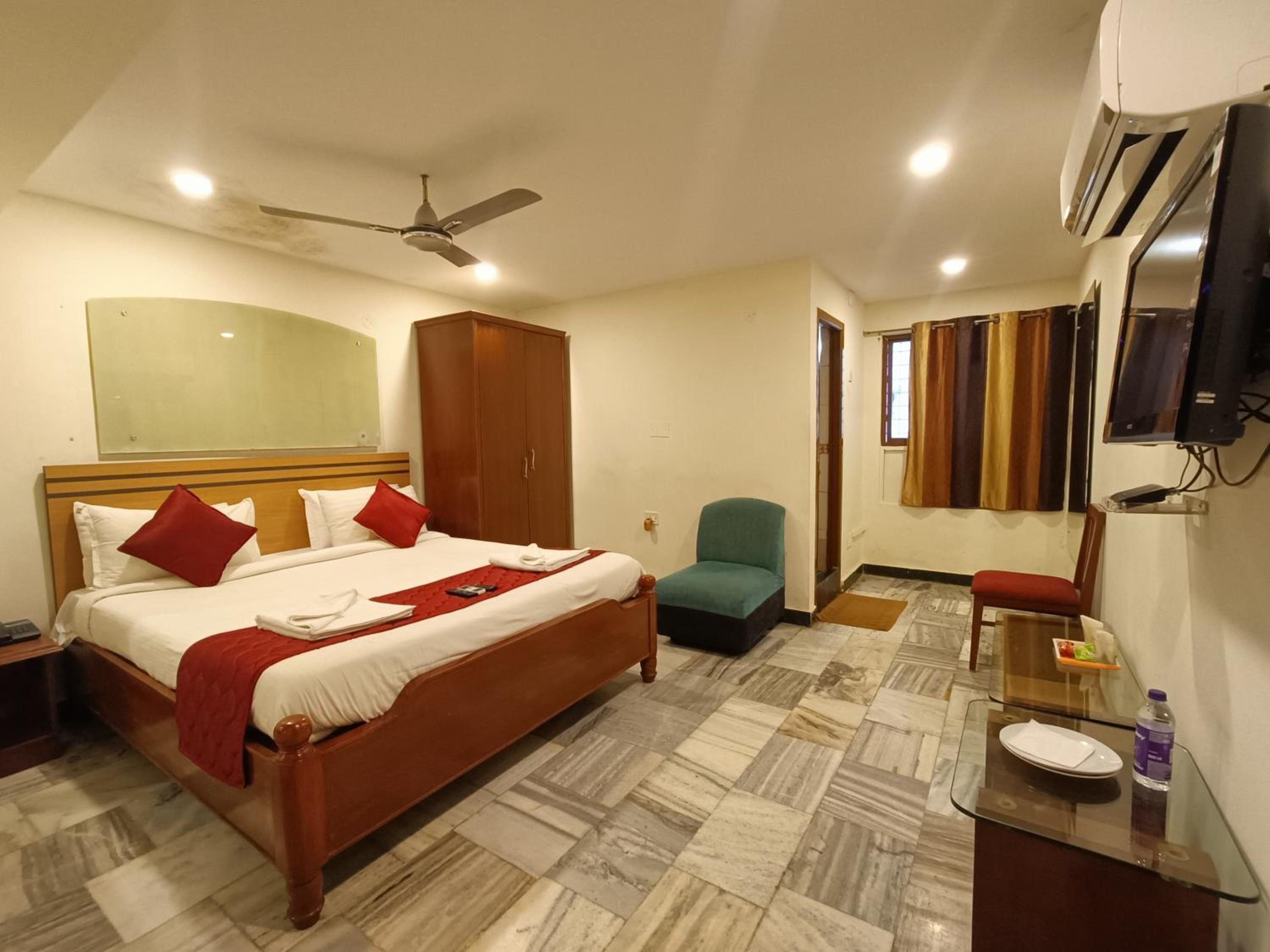Deluxe Room - Photo 6