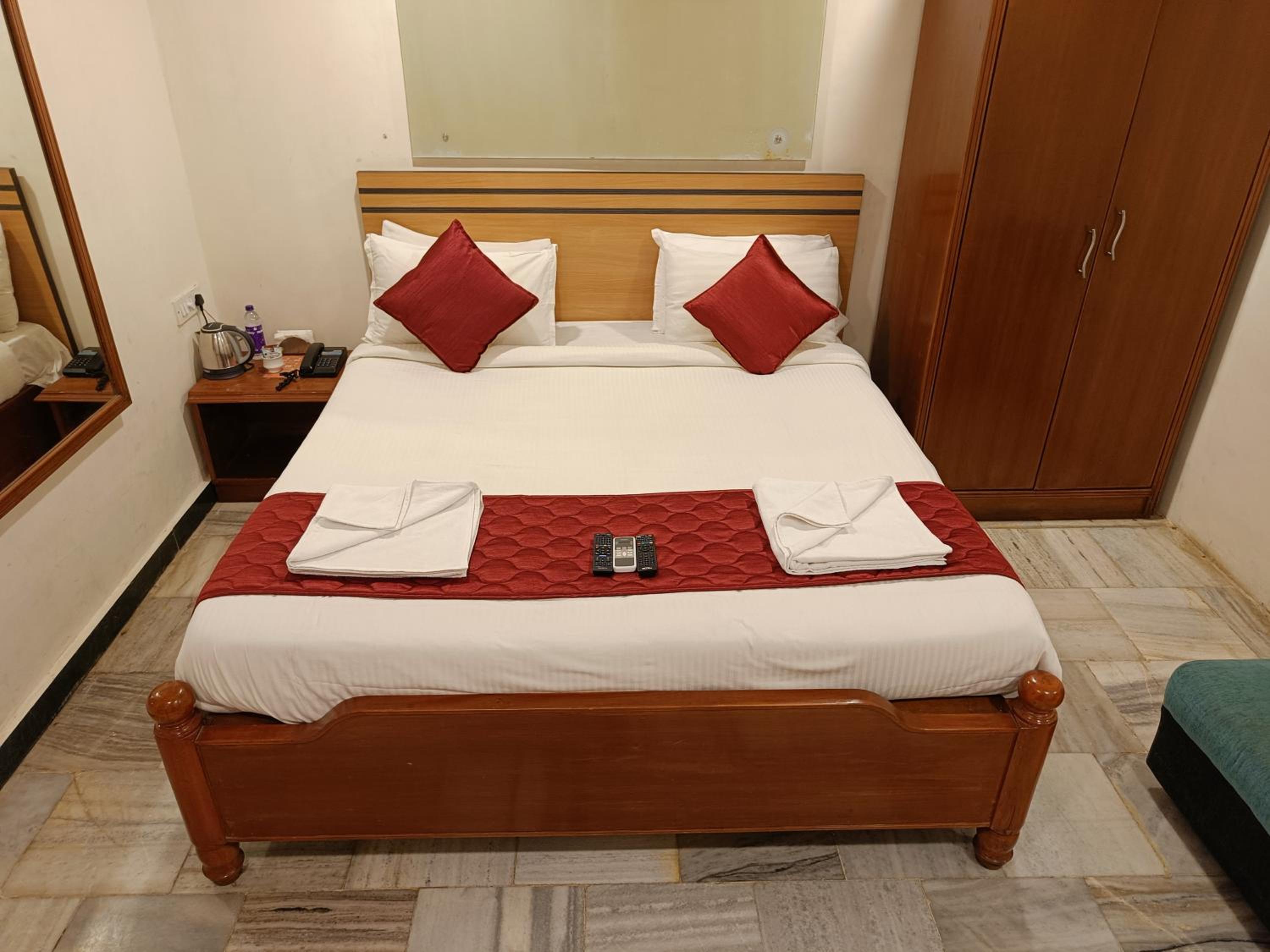 Deluxe Room - Photo 5