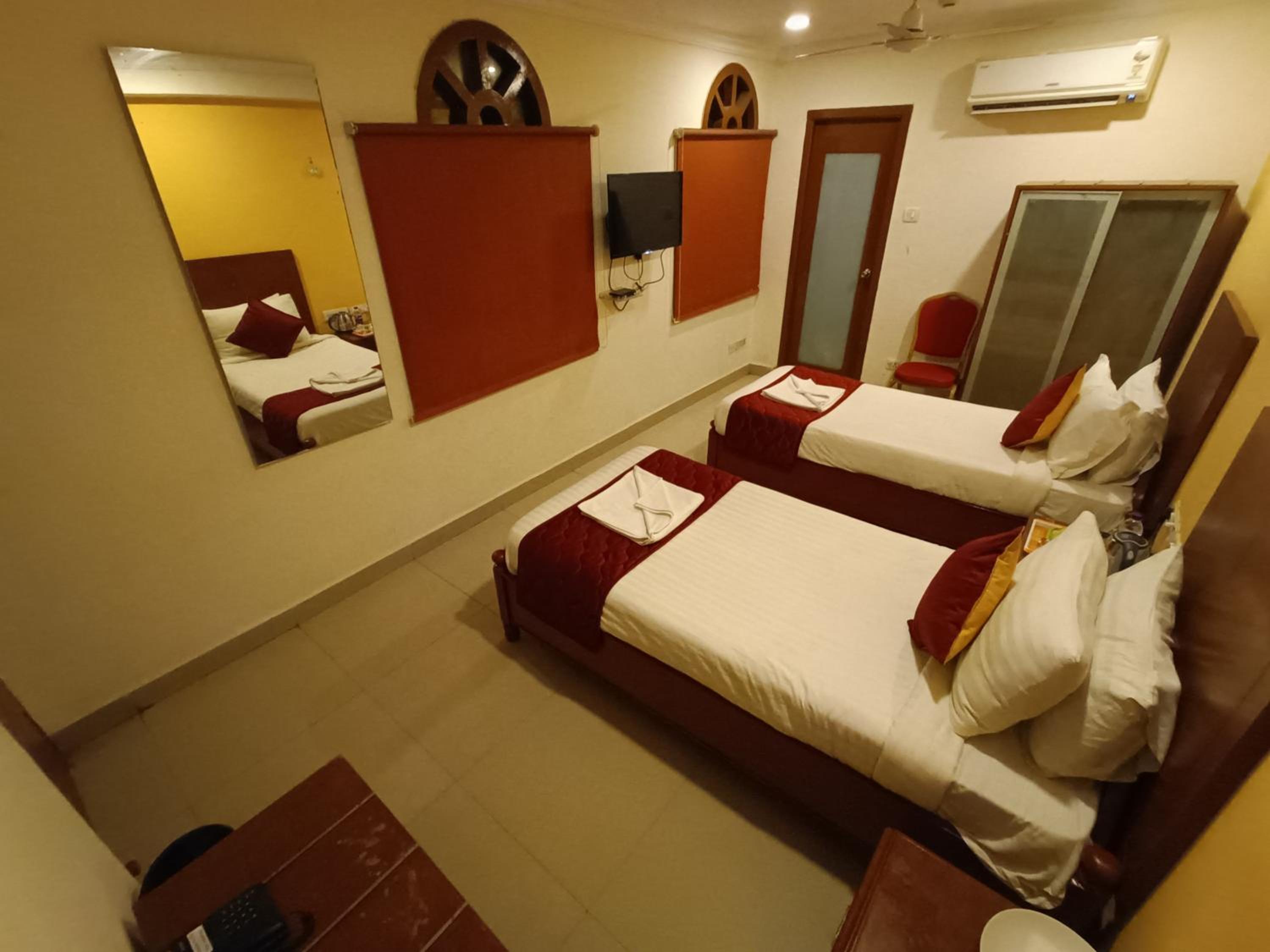 Deluxe Twin Room - Photo 12