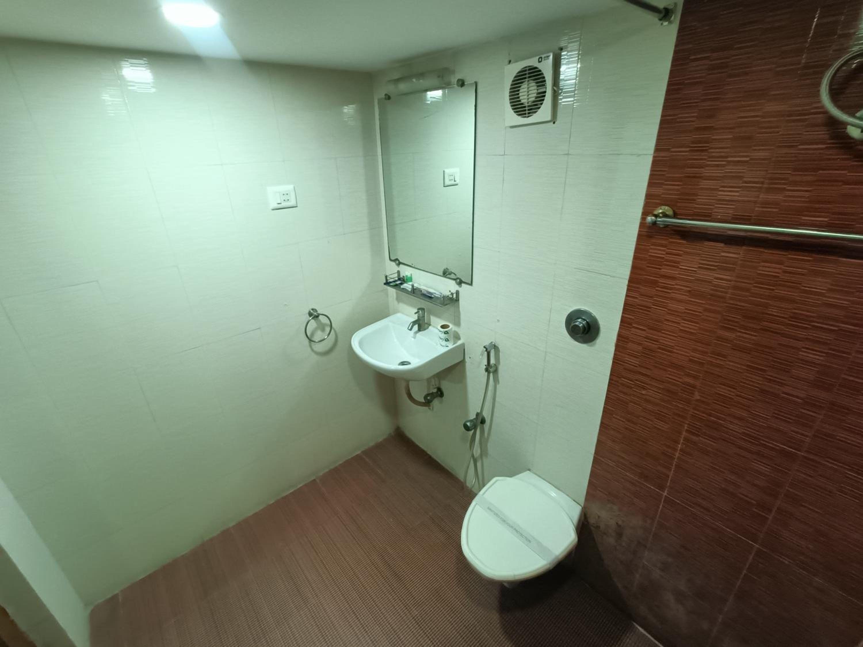 Deluxe Twin Room - Photo 9