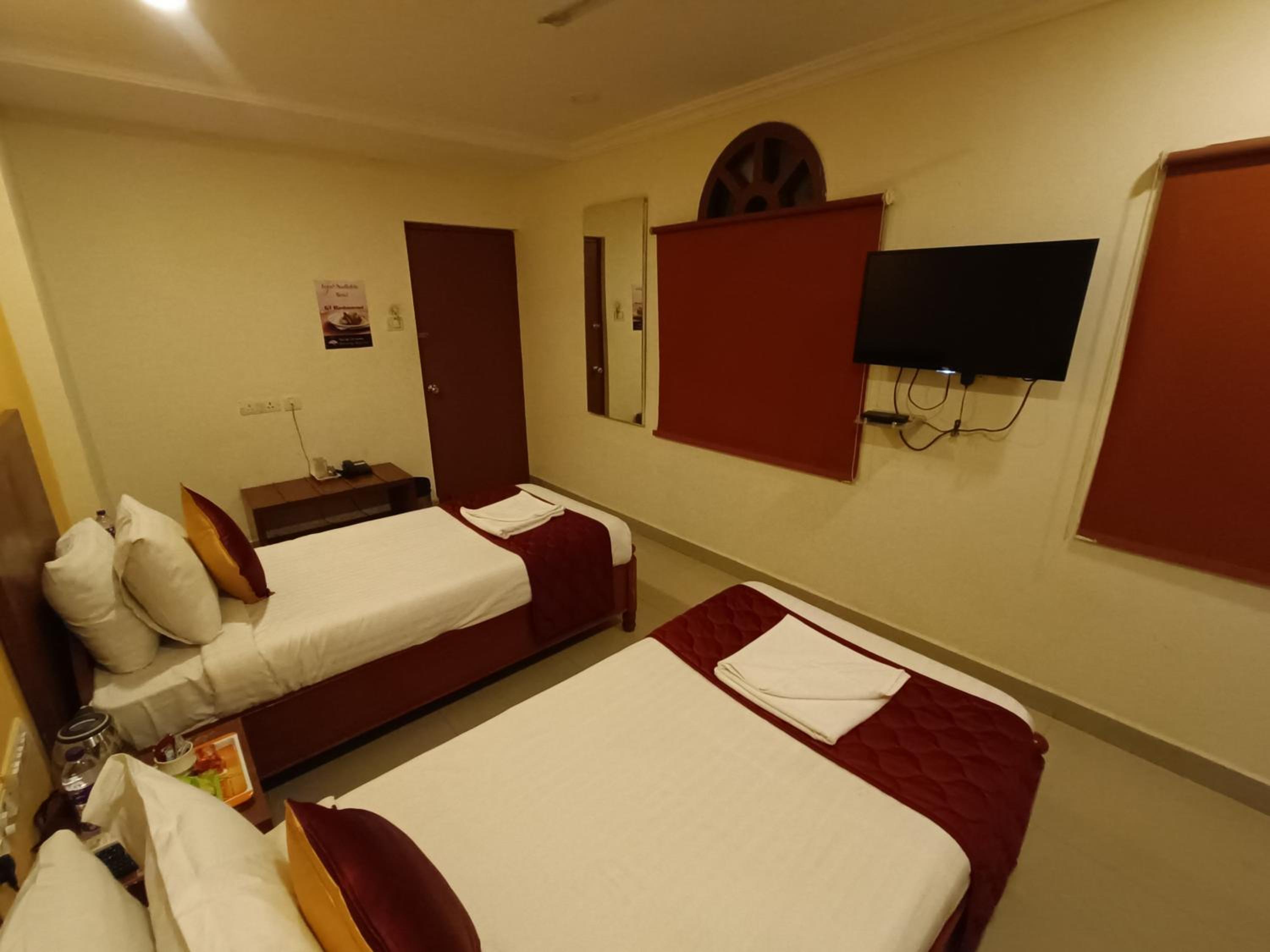 Deluxe Twin Room - Photo 10
