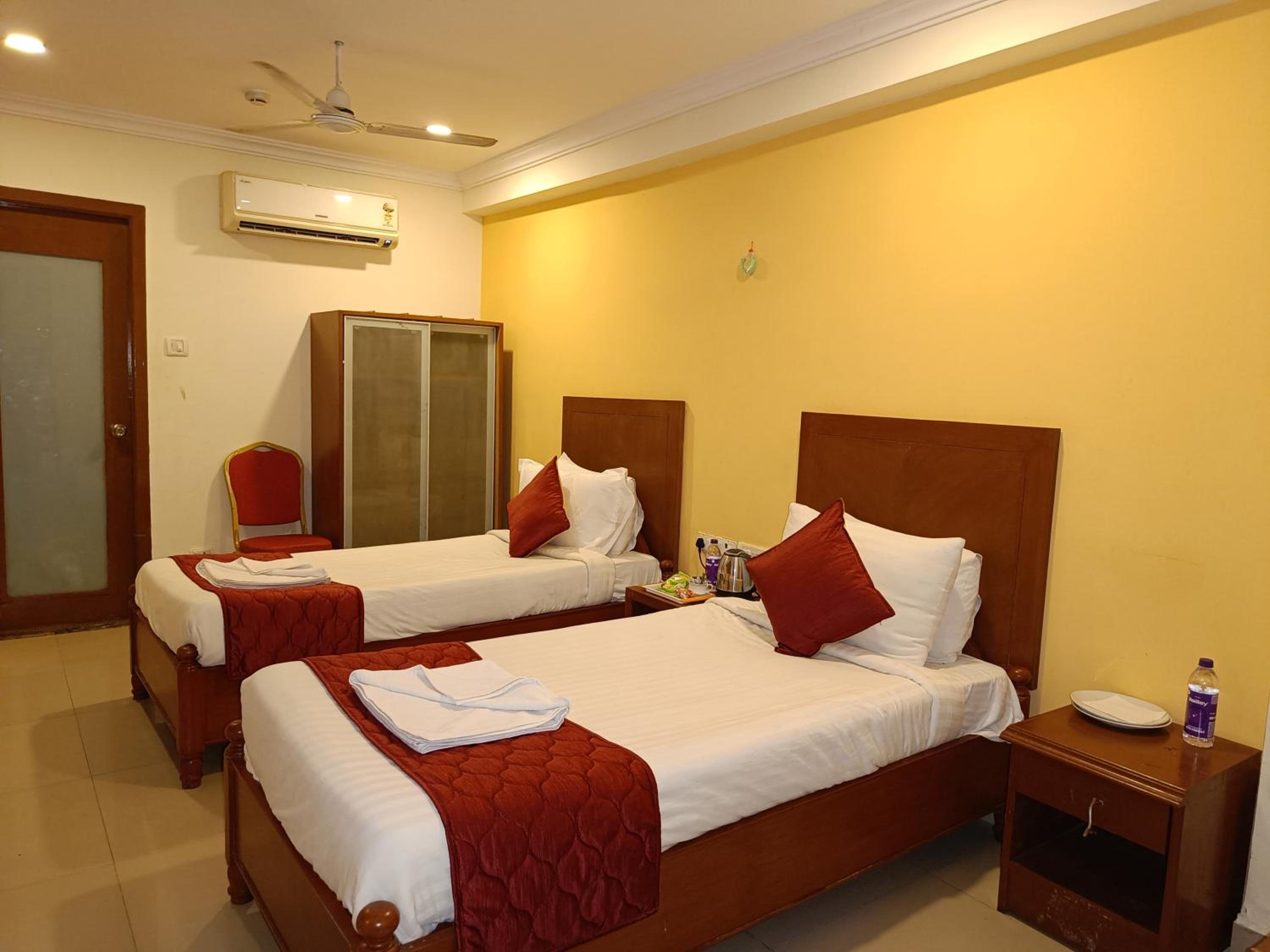 Deluxe Twin Room - Photo 8
