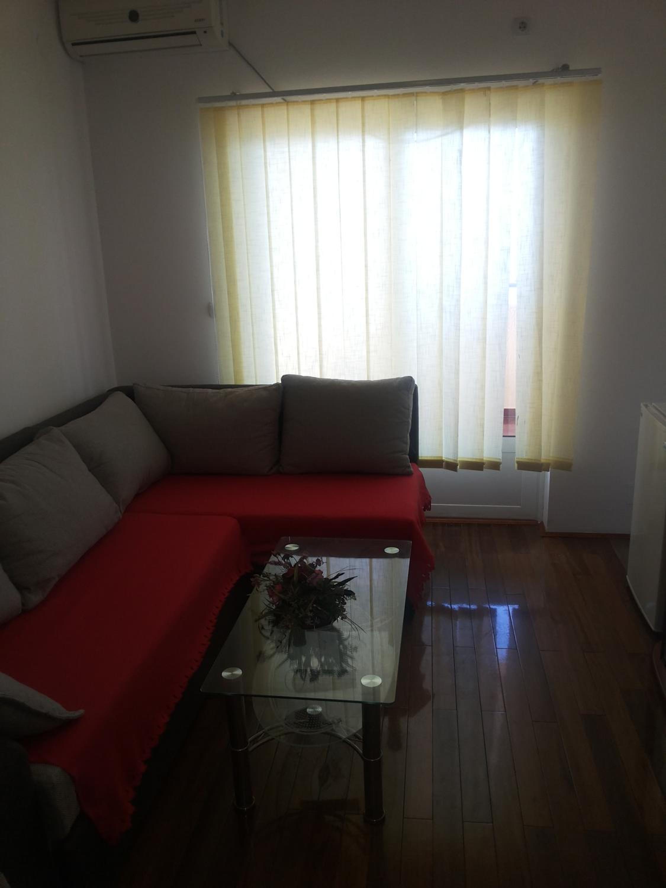 One-Bedroom Apartment with Balcony and Sea View - Photo 1