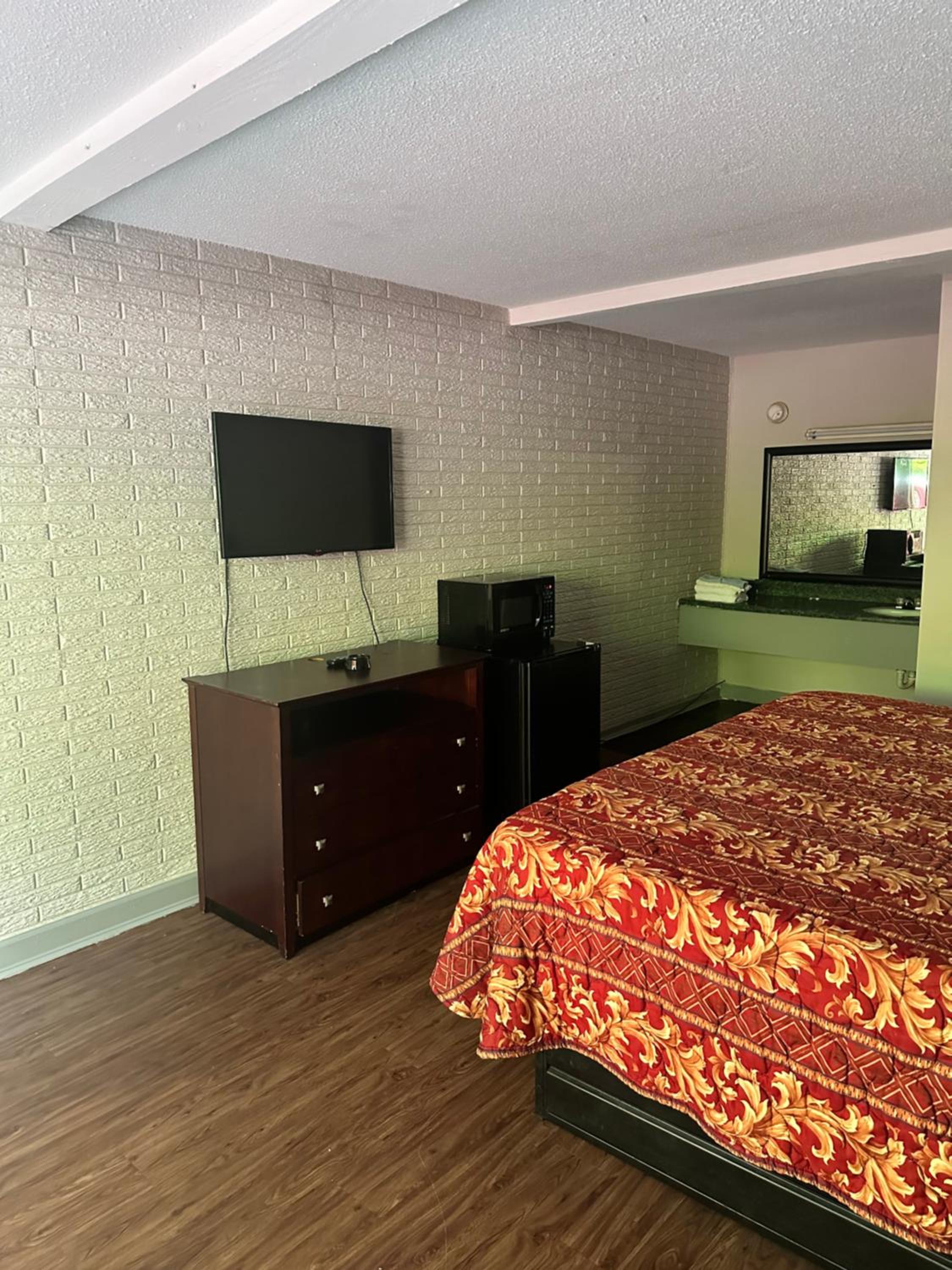 Standard King Room photo 2