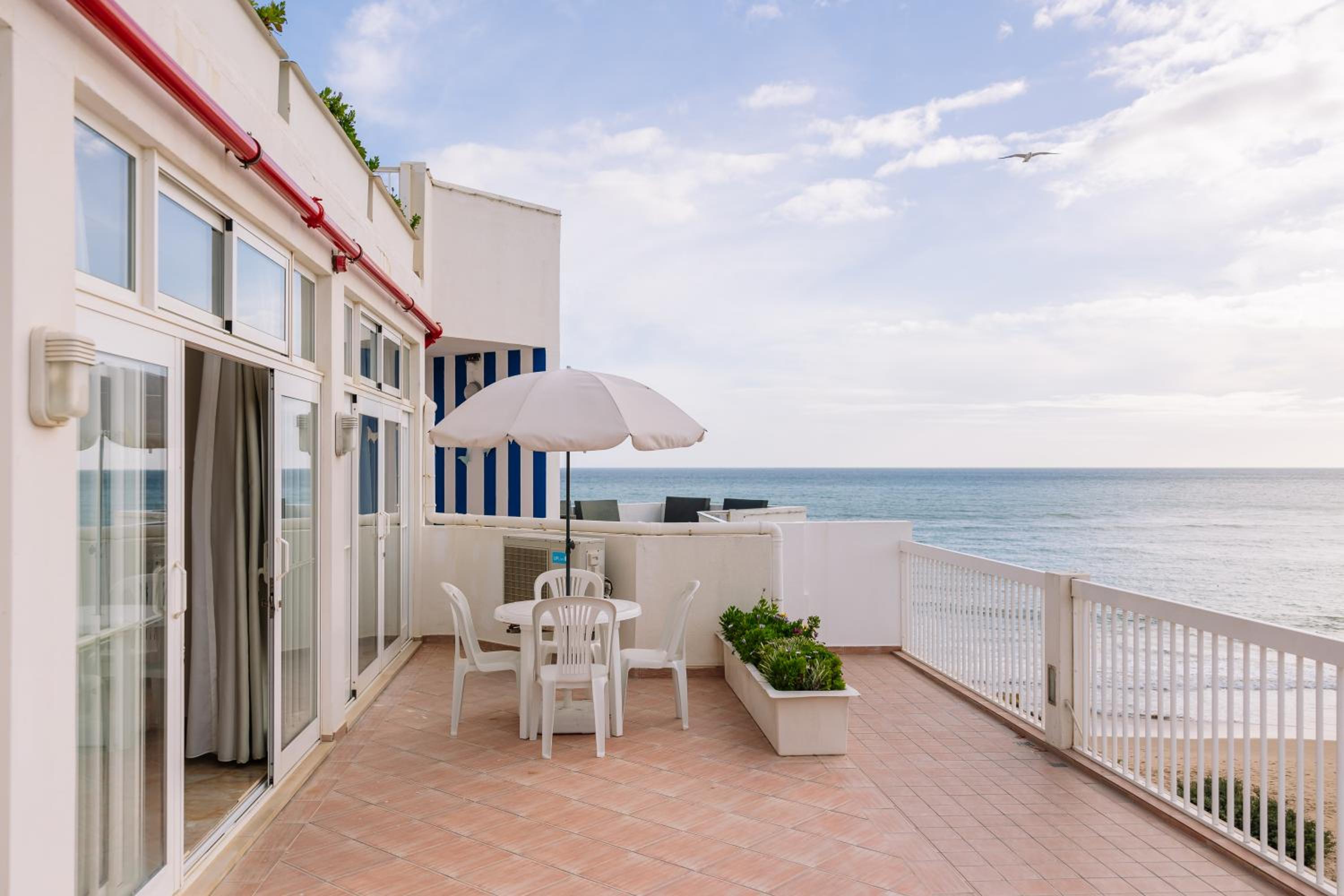 Relax and enjoy stunning ocean views!