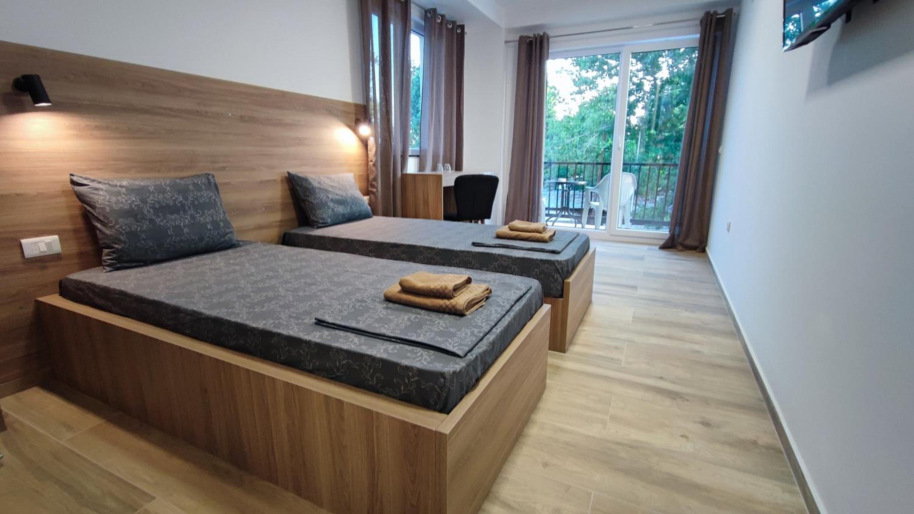 Double or Twin Room - Photo 9