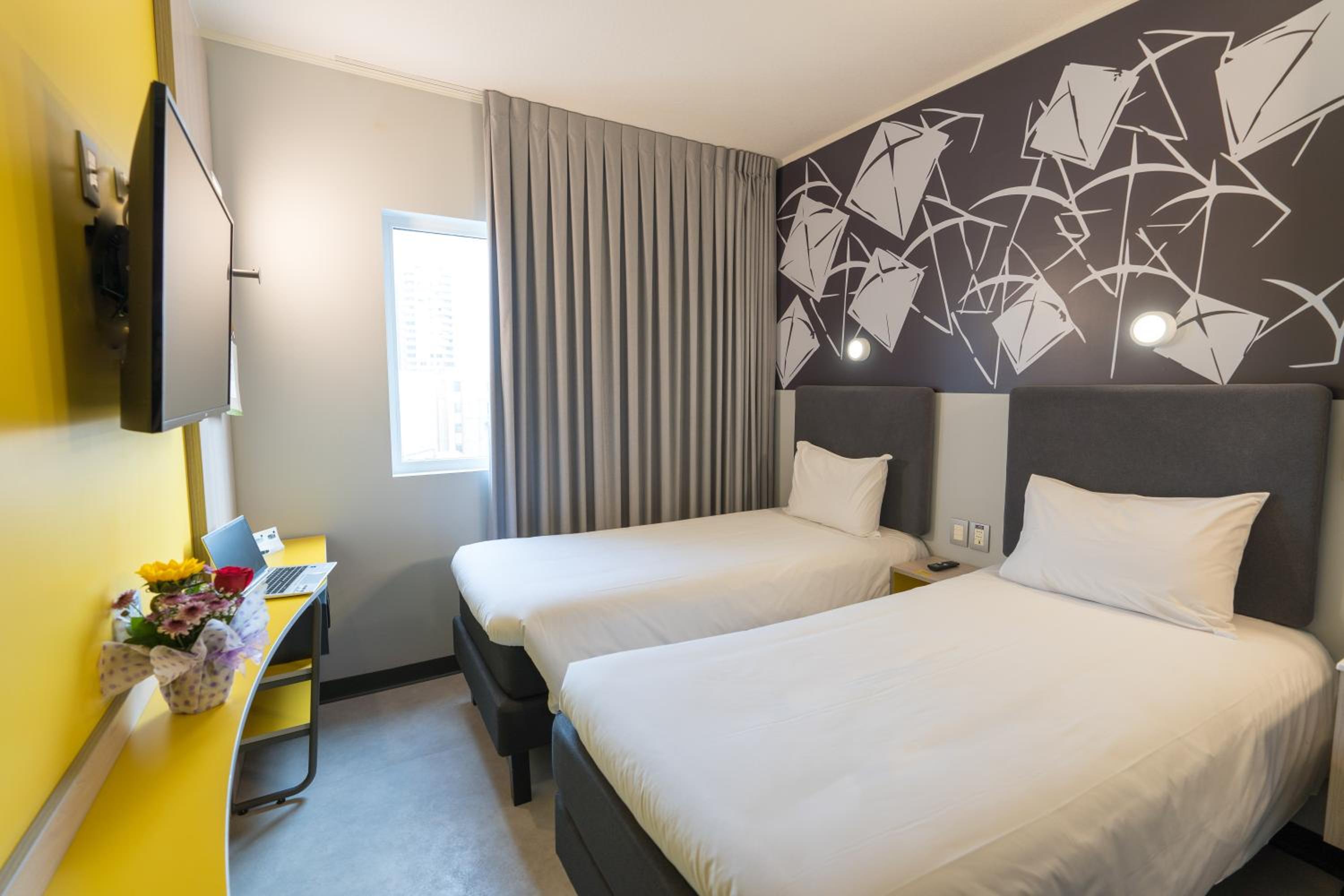 Standard Twin Room - Photo 2