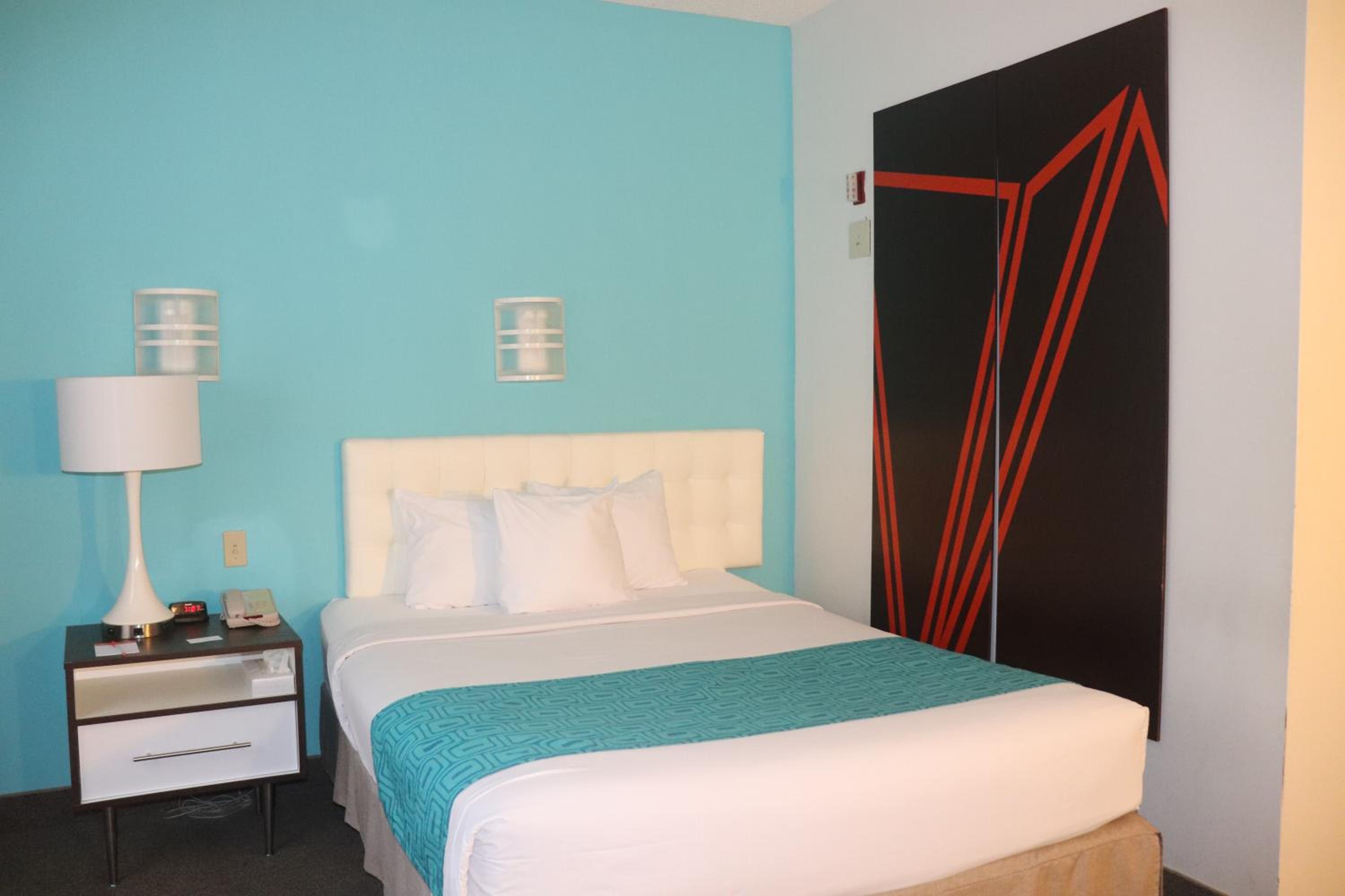 Queen Room - Mobility Access/Non-Smoking - Photo 1