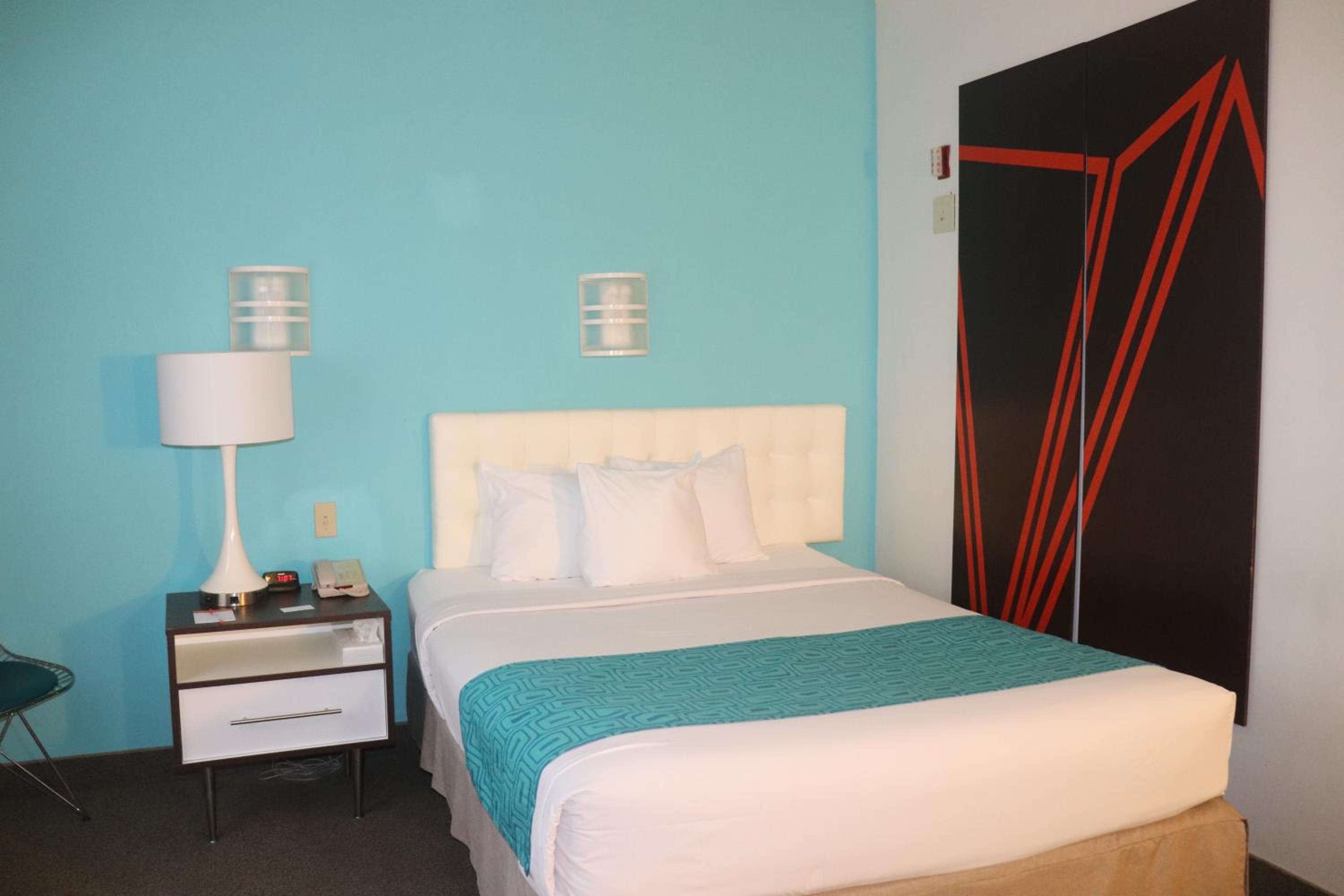 Queen Room - Mobility Access/Non-Smoking - Photo 7