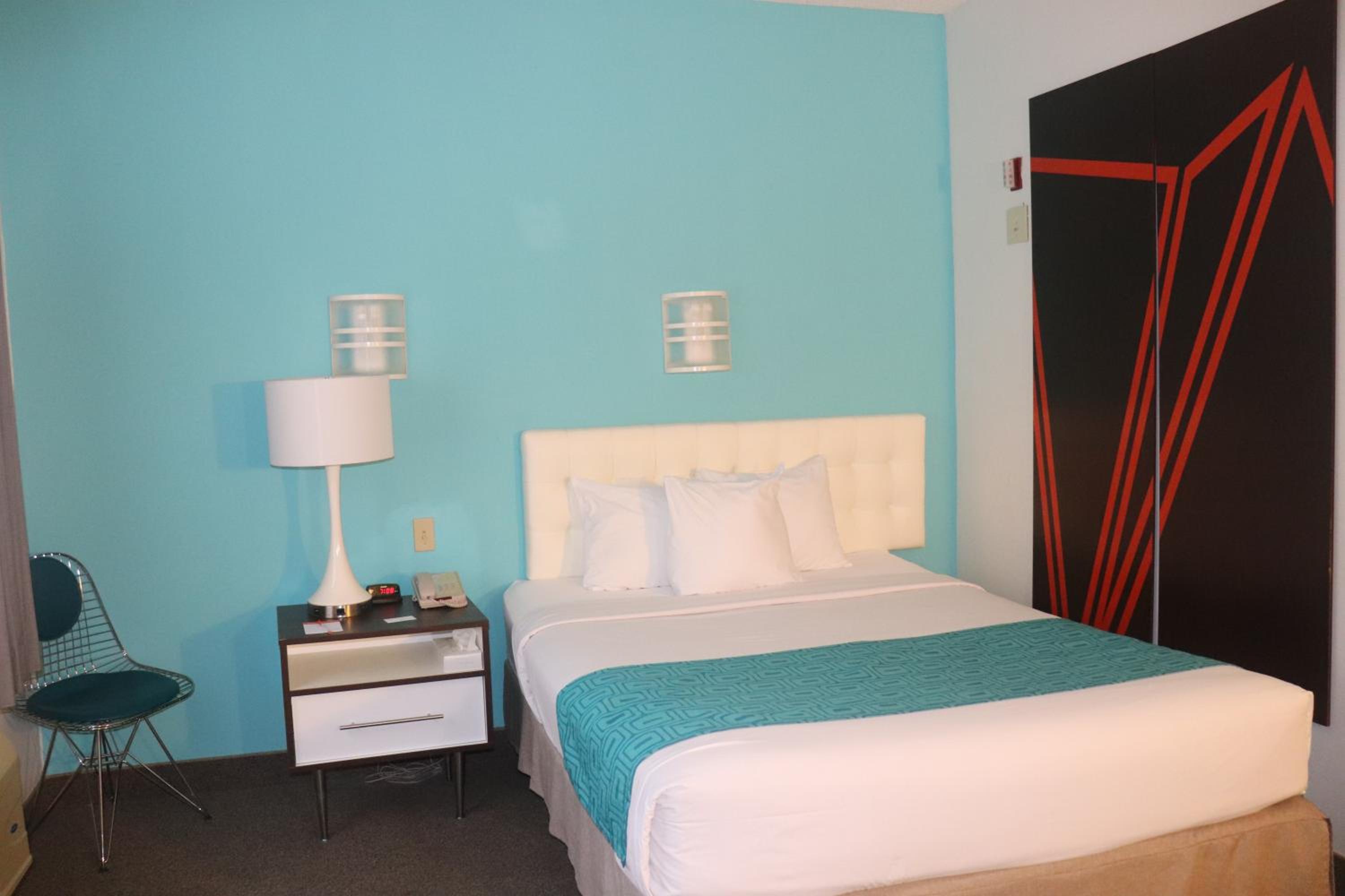 Queen Room - Mobility Access/Non-Smoking - Photo 3