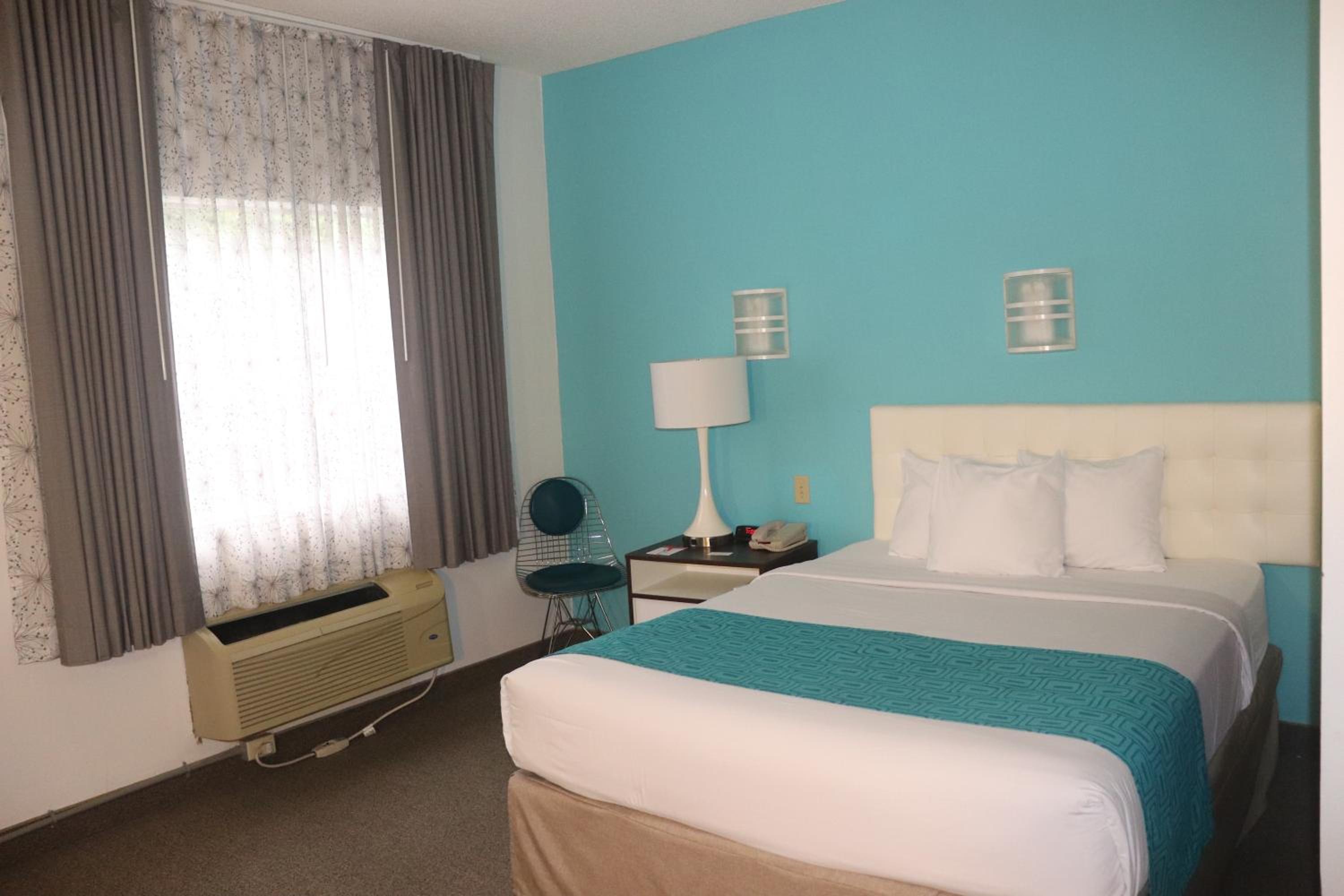 Queen Room - Mobility Access/Non-Smoking - Photo 5