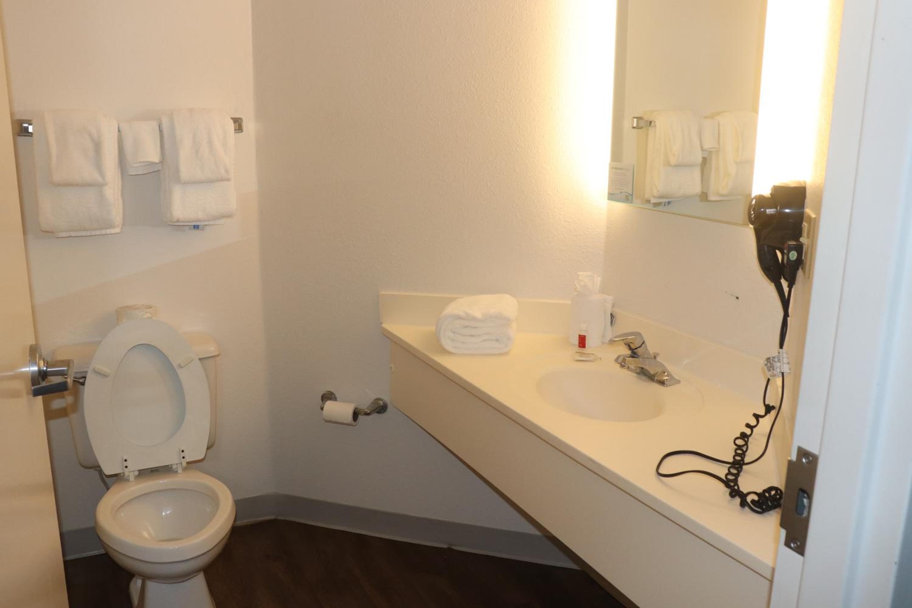 Double Room with Two Double Beds - Non-Smoking - Photo 4