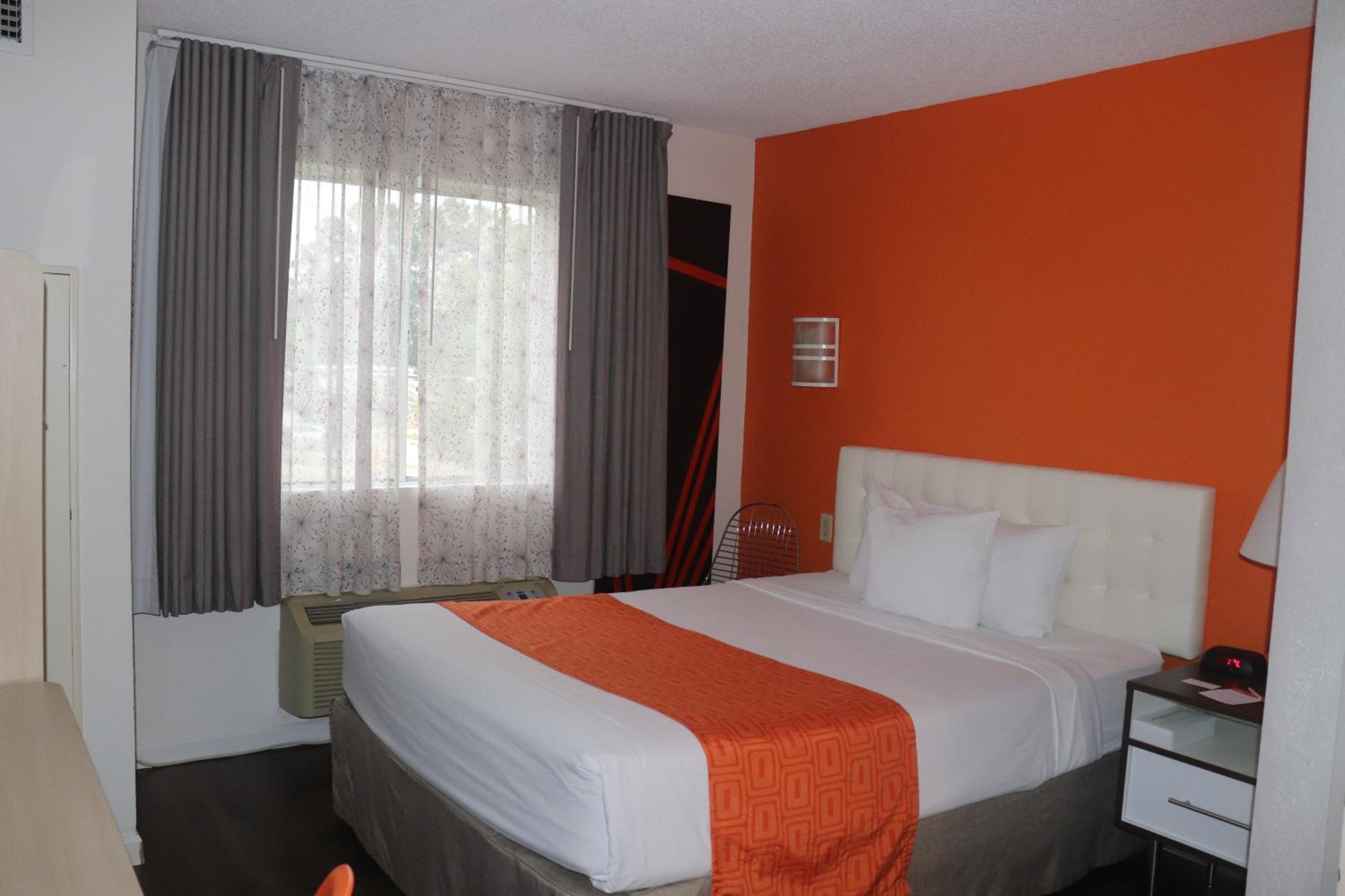 Standard Queen Room - Non-Smoking - Photo 5