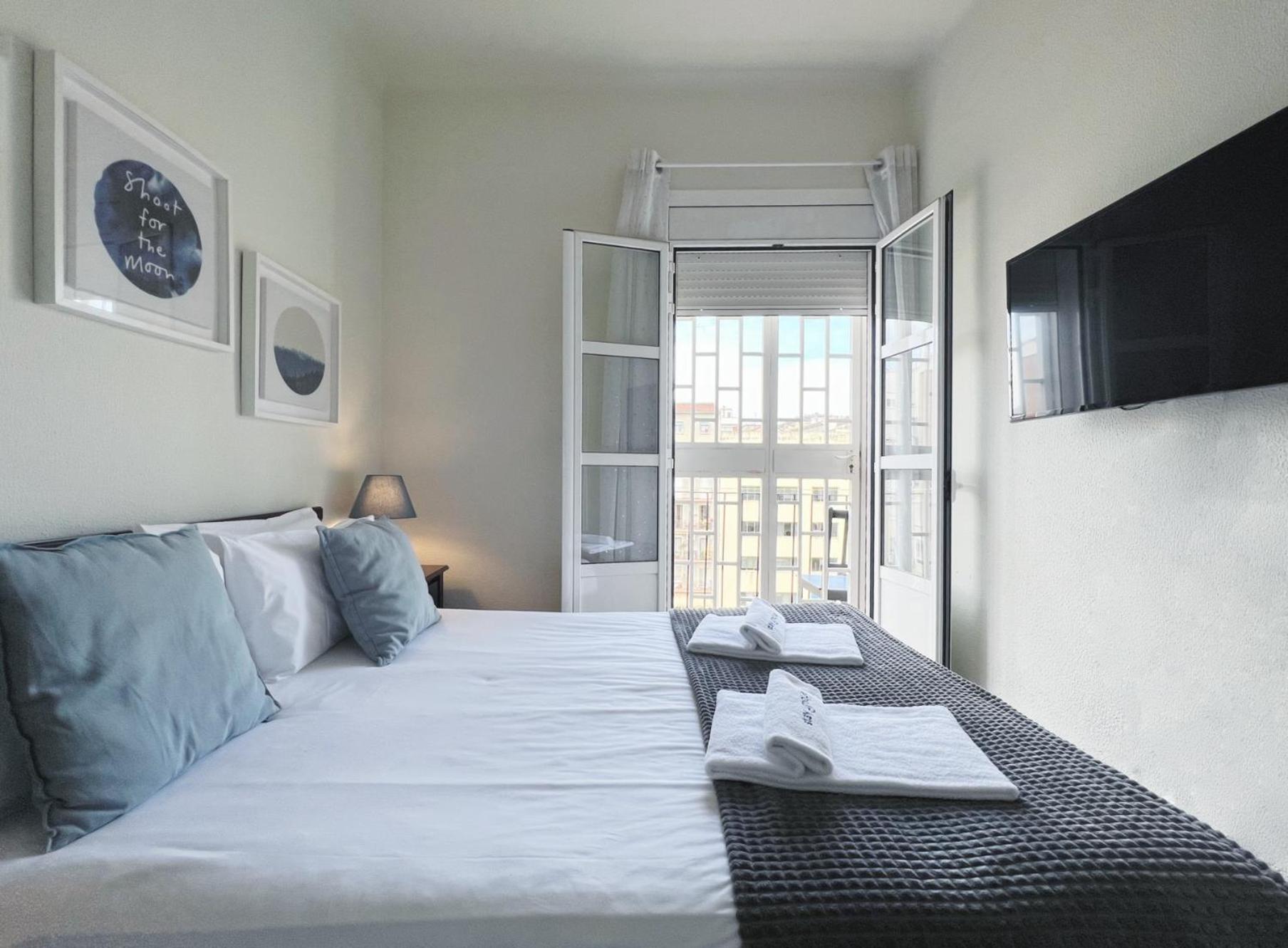 Three-Bedroom Apartment photo 2