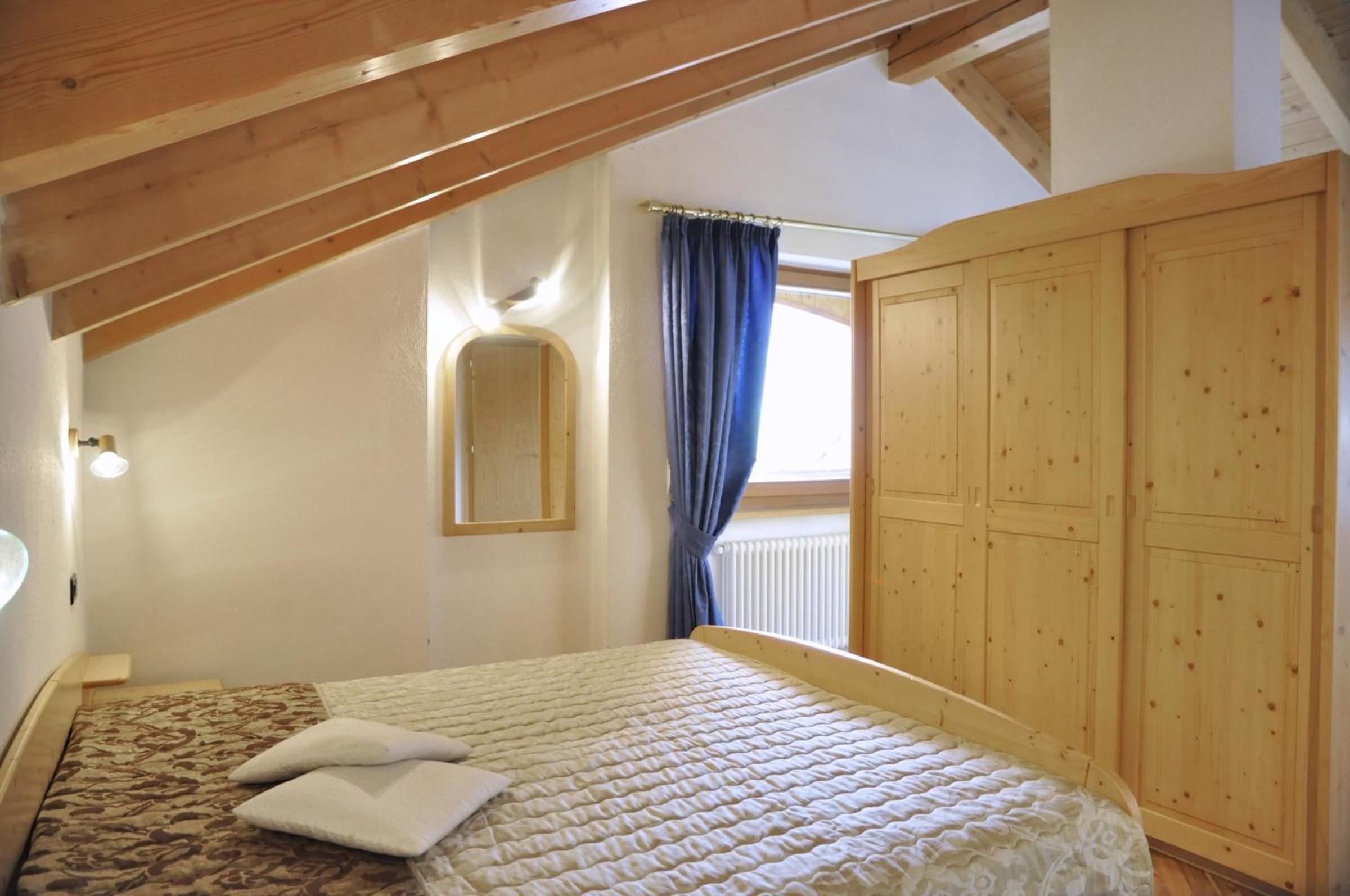 Studio - Attic photo 2