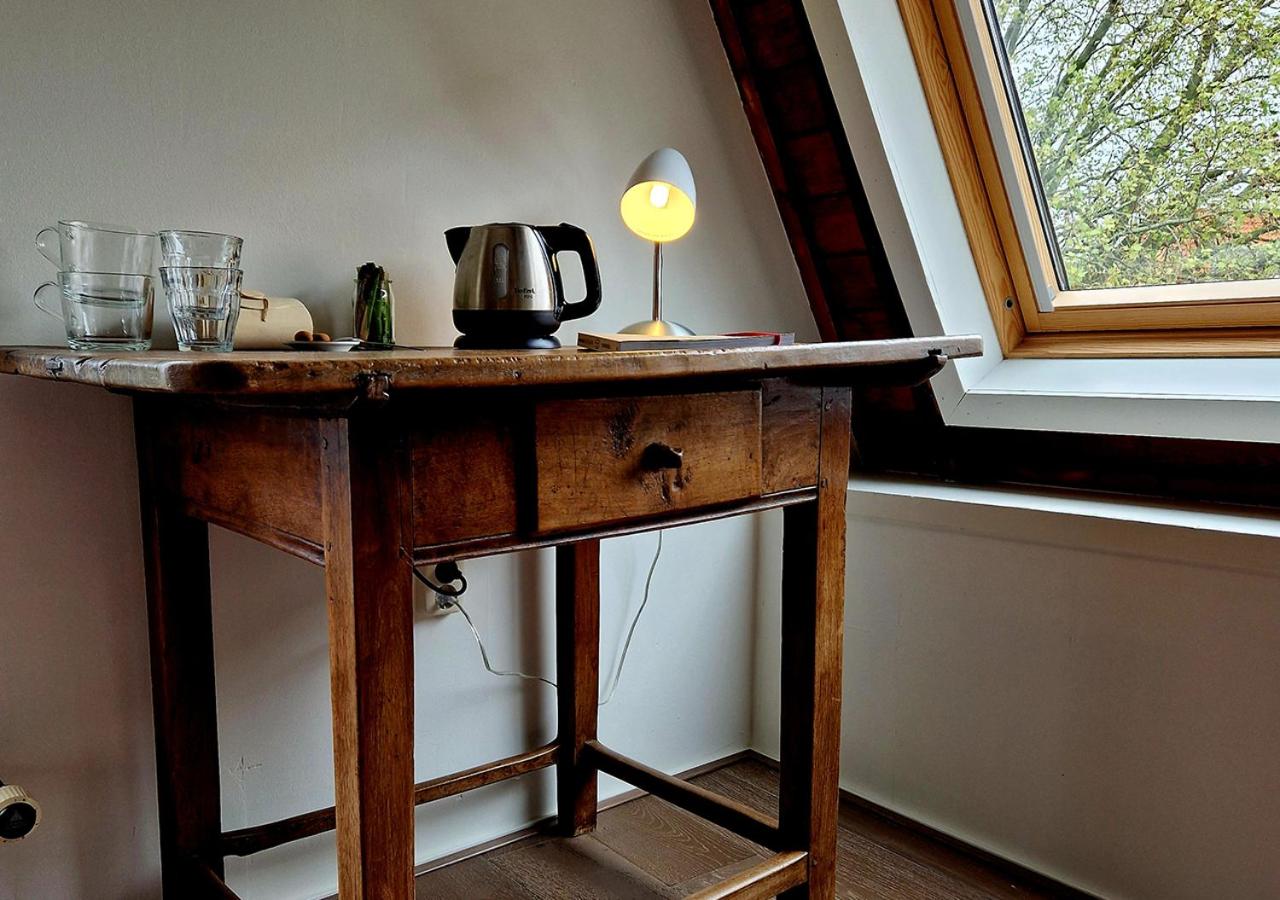 Large Double Room - Photo 3