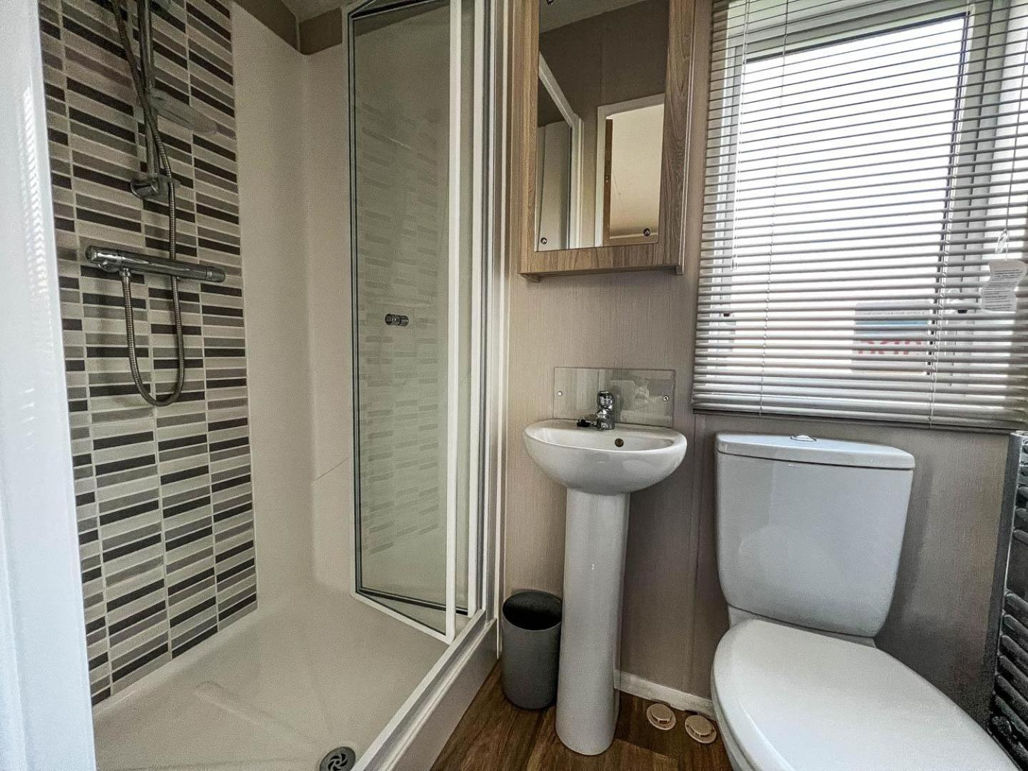 Mobile Home photo 2