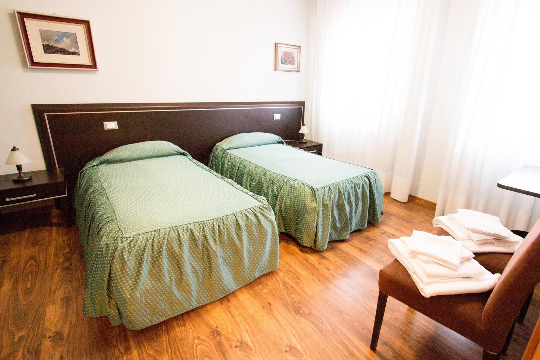 Twin Room - Photo 1