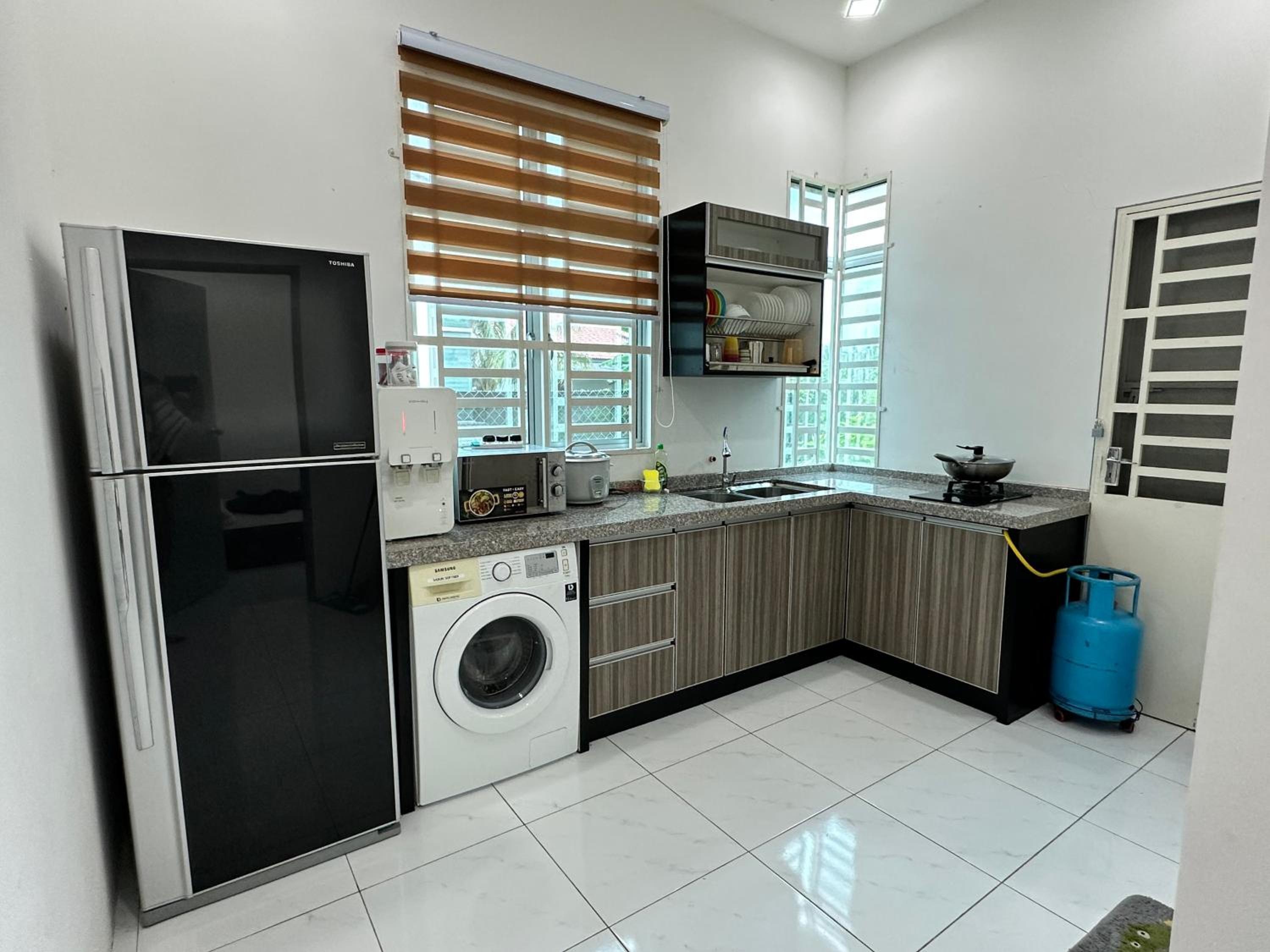 Three-Bedroom House photo 3