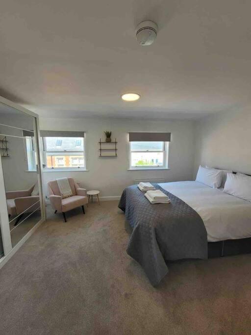 Five-Bedroom House photo 3