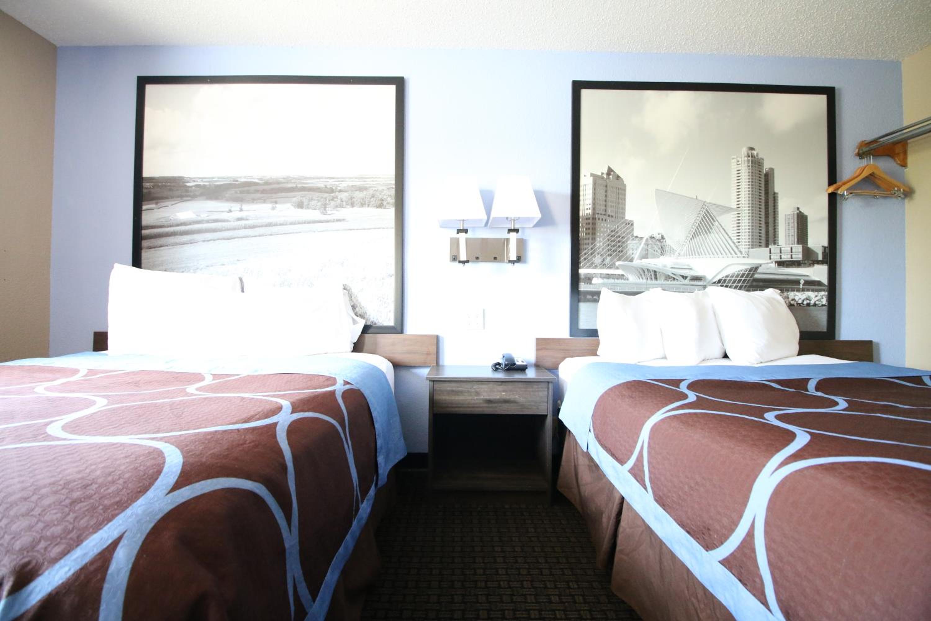 Queen Room with Two Queen Beds - NQQ2/Third Floor/Non-Smoking - Photo 2