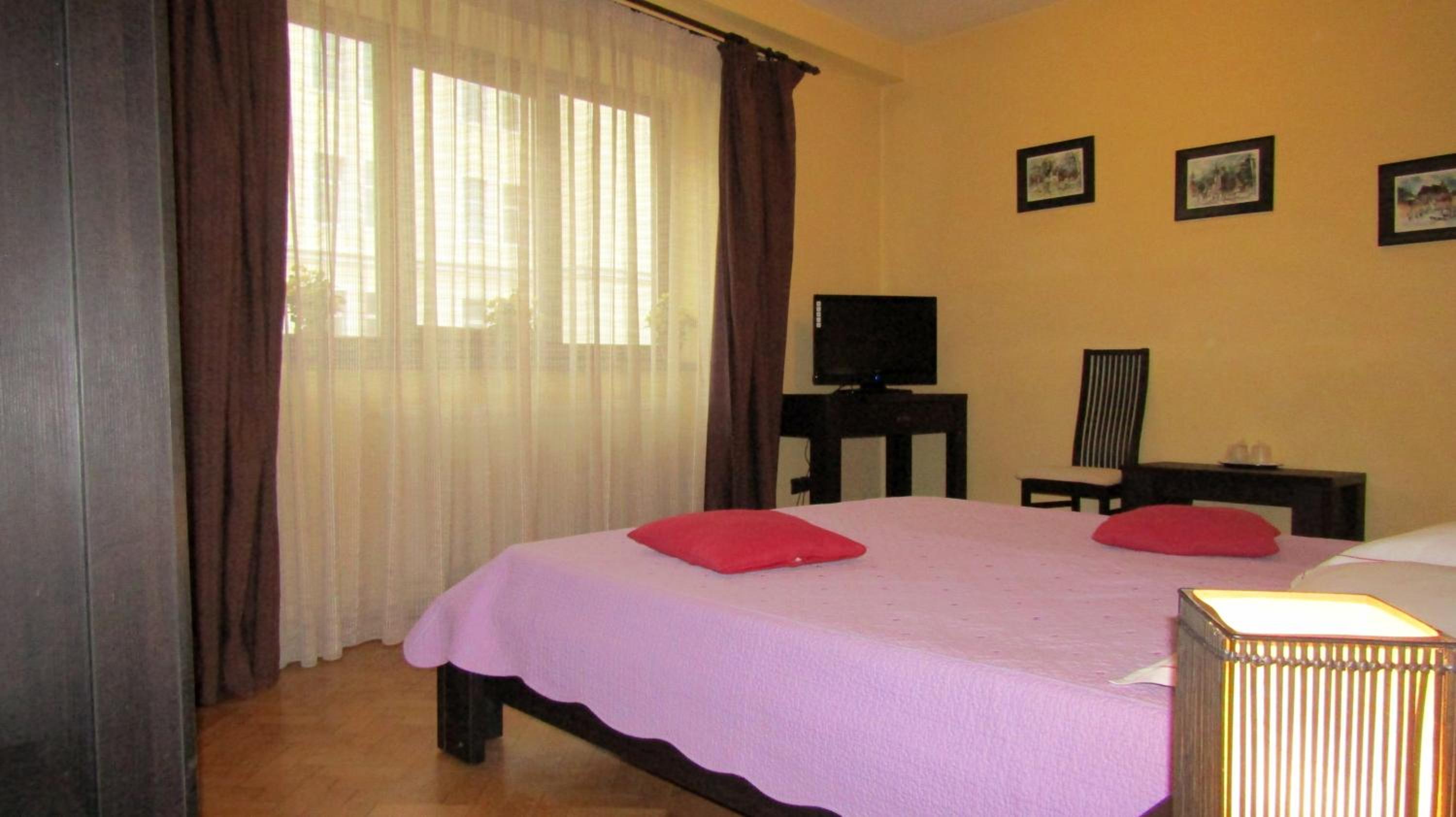 Double or Twin Room - Photo 3