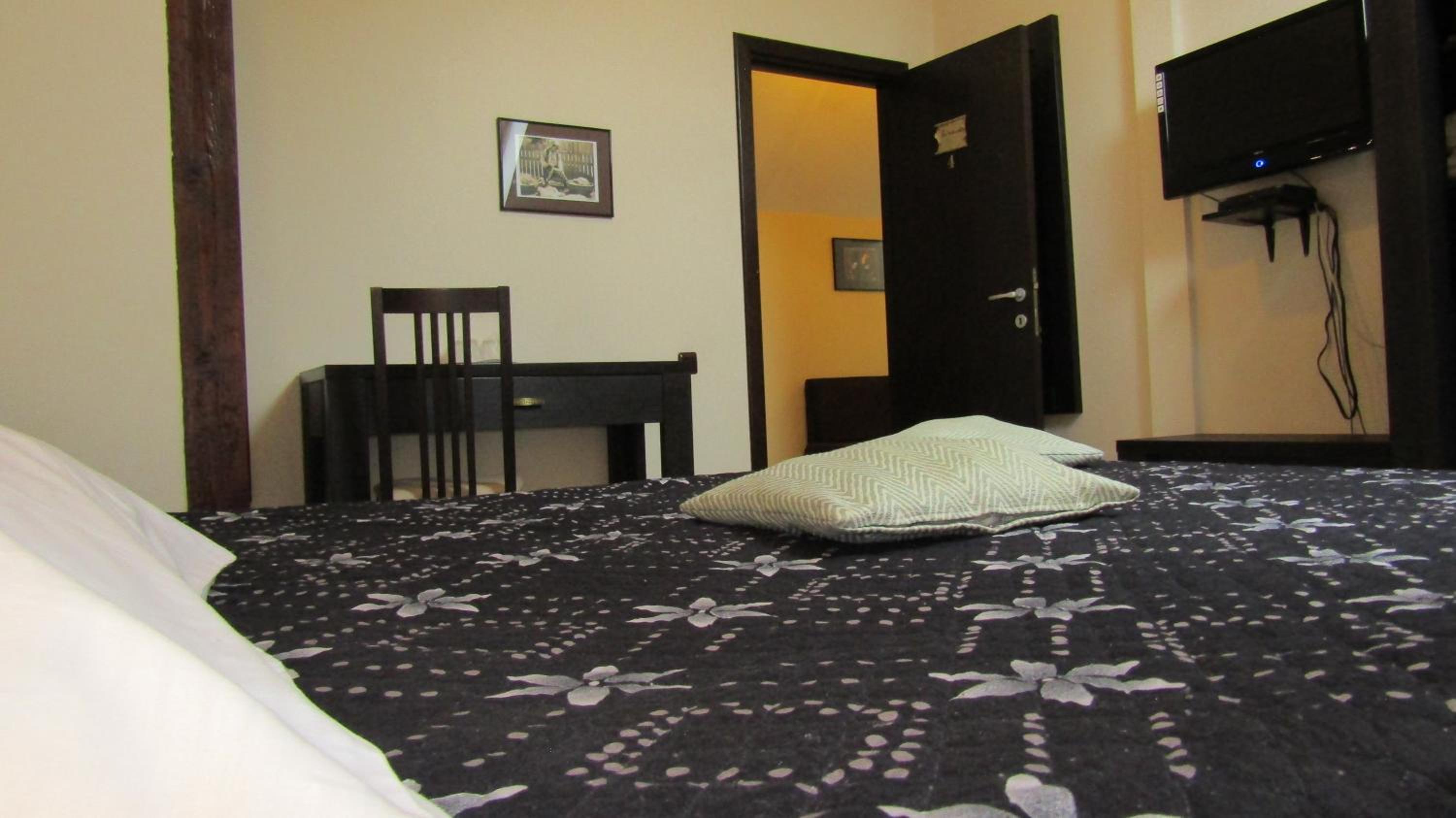 Double or Twin Room - Photo 7