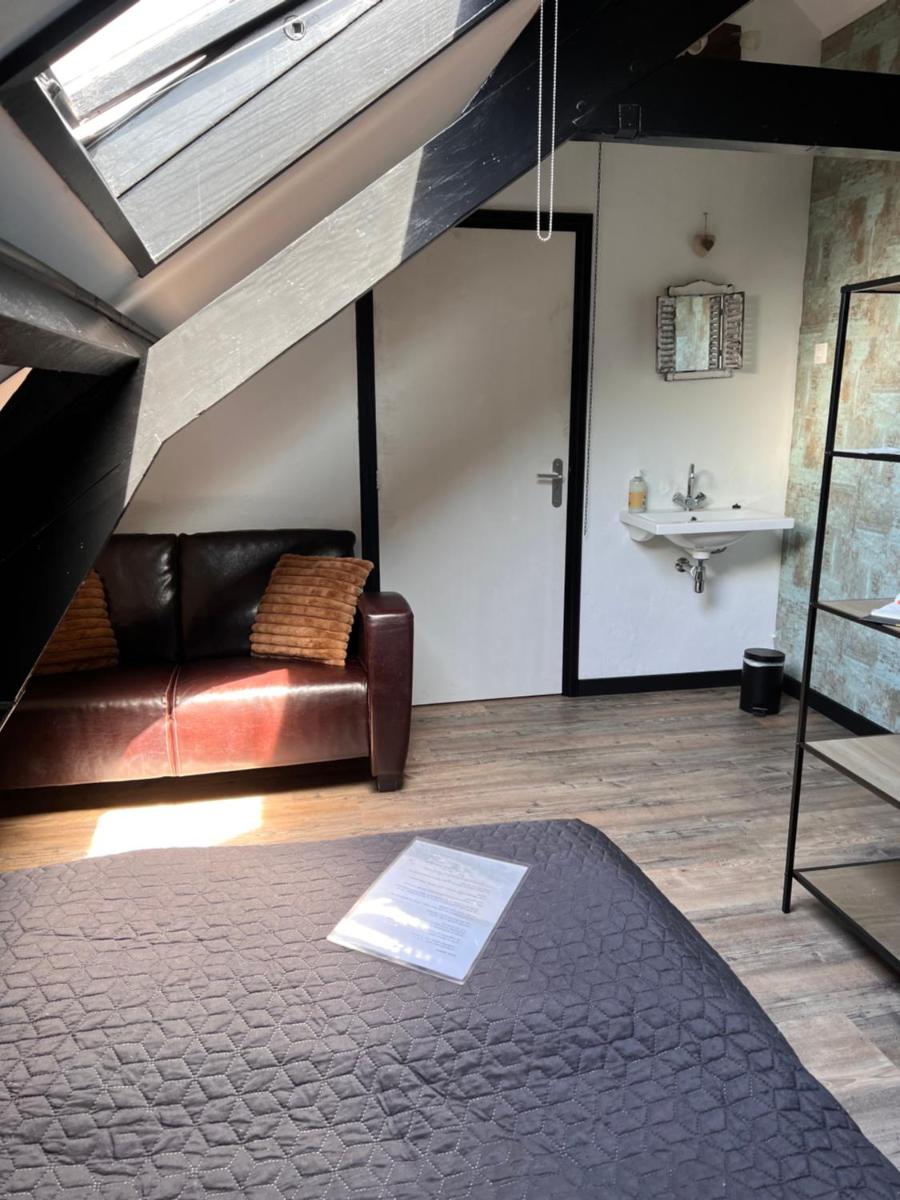 Standard Double Room with Shared Bathroom photo 3