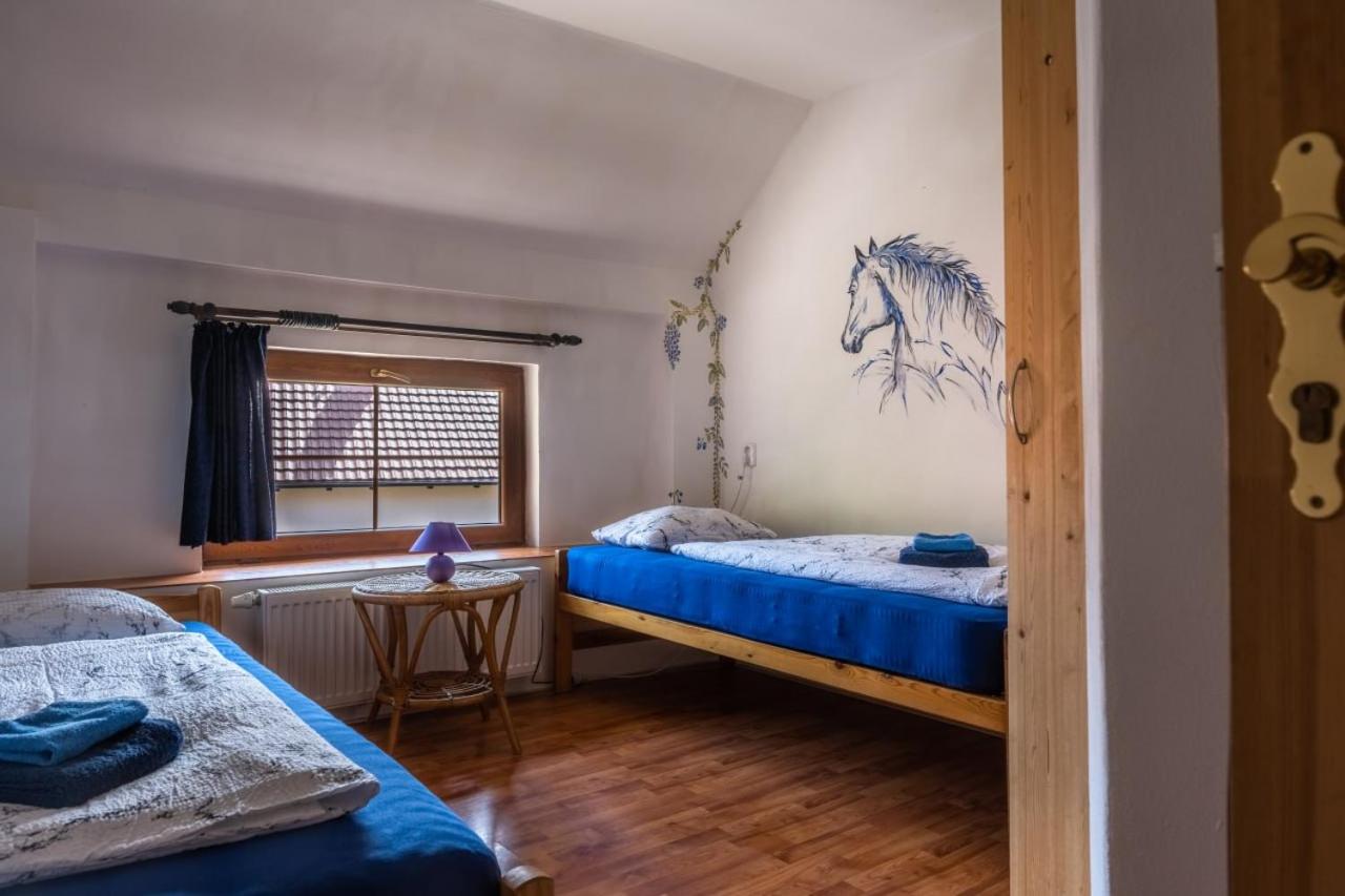Twin Room with Private Bathroom photo 3