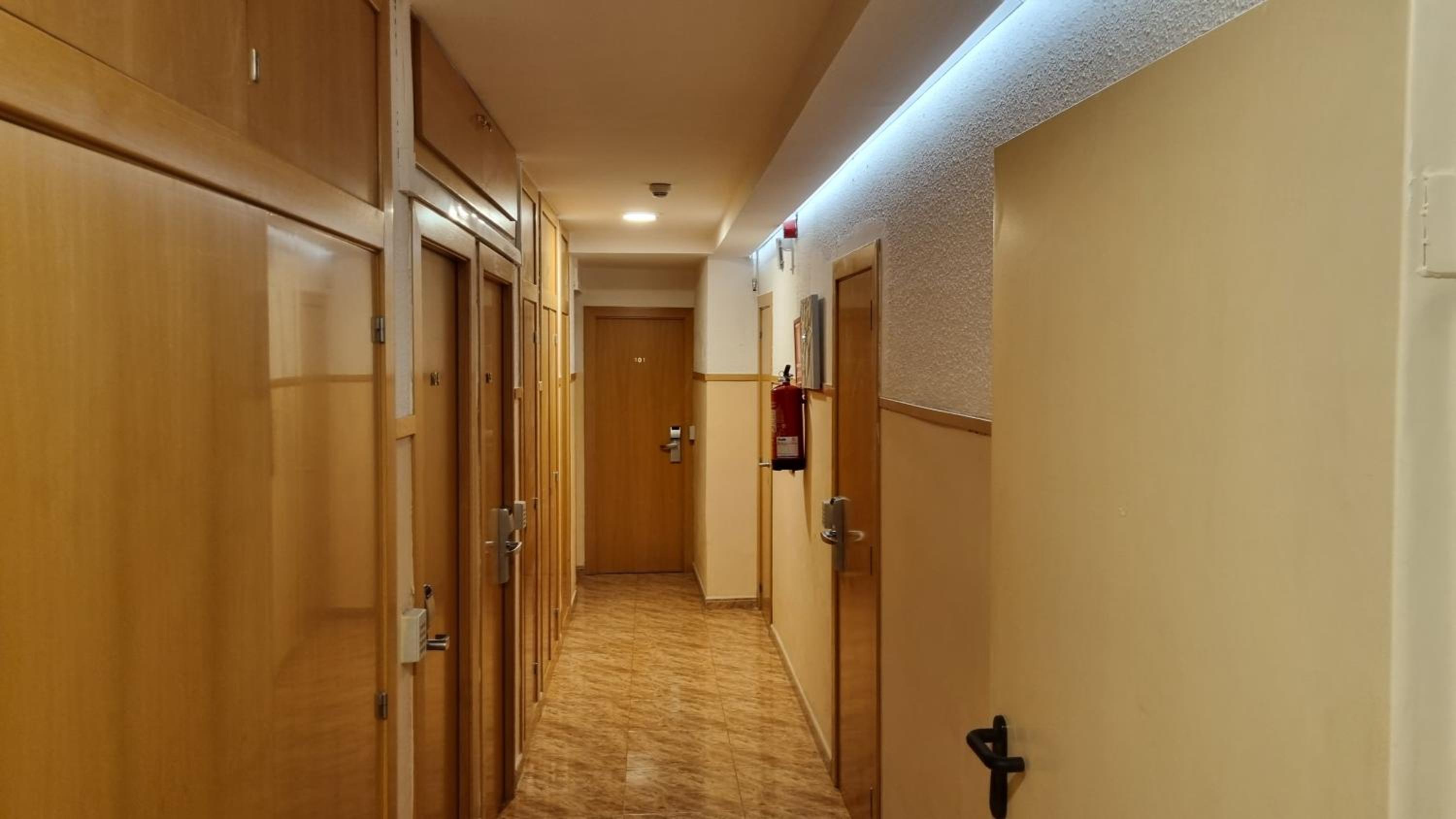 Single Room with Shared Bathroom photo 2