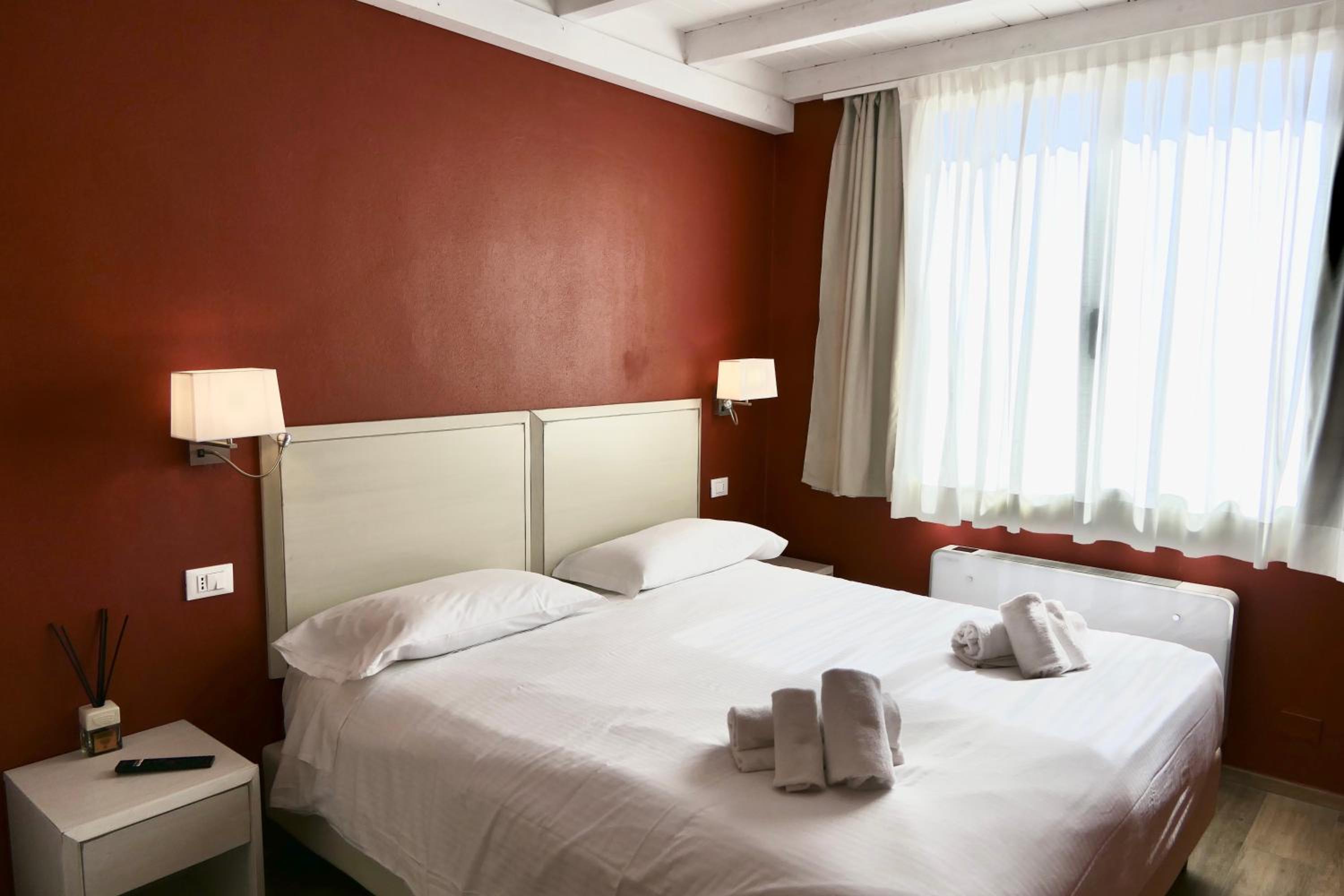 Deluxe Room - Photo 6