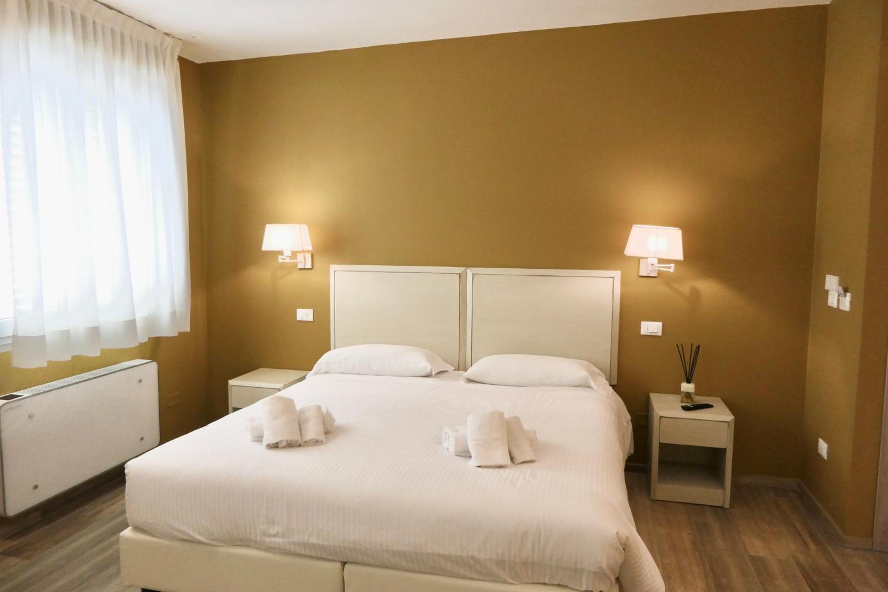 Deluxe Room - Photo 7